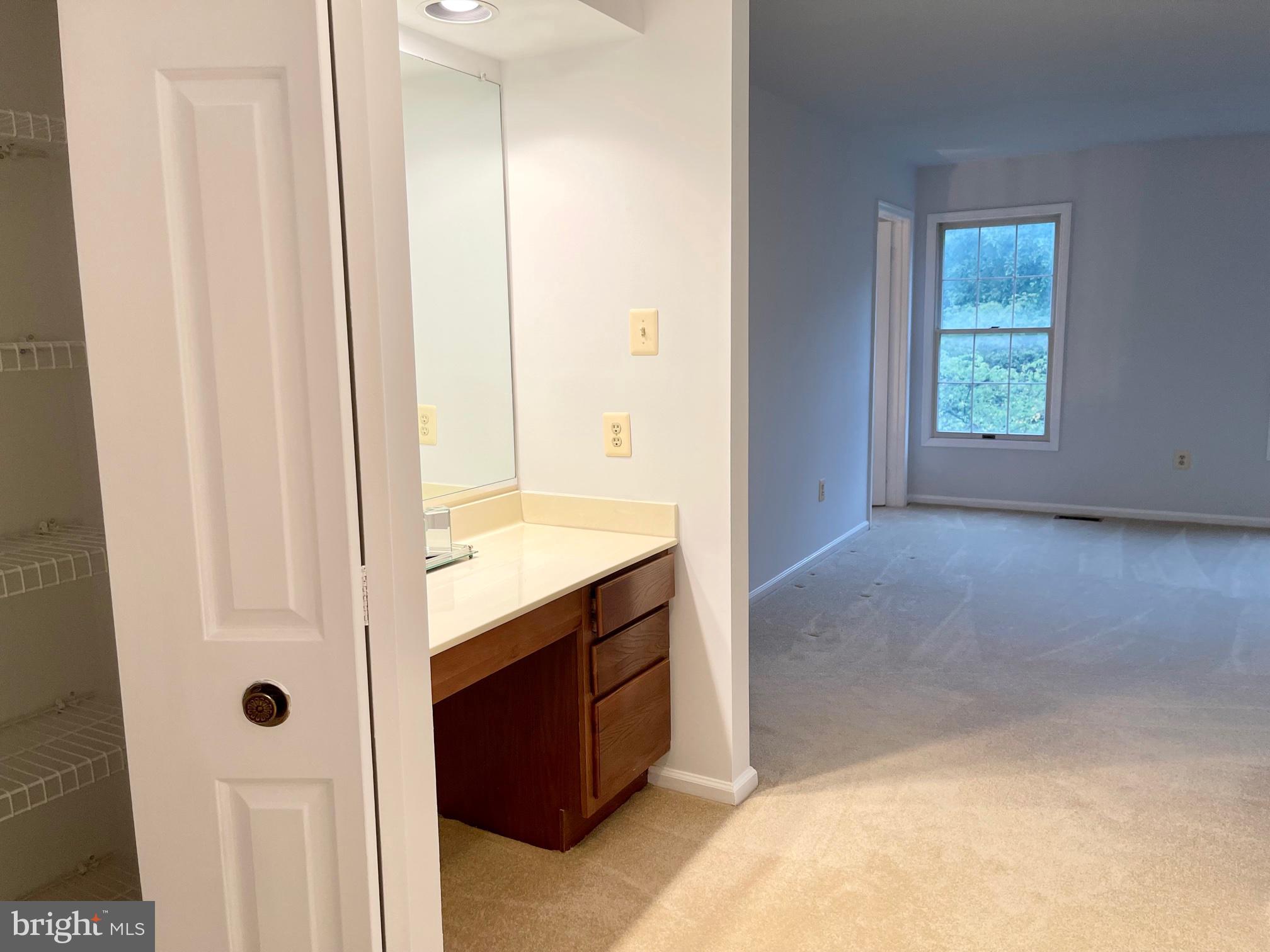 MONTGOMERY SQUARE - Residential