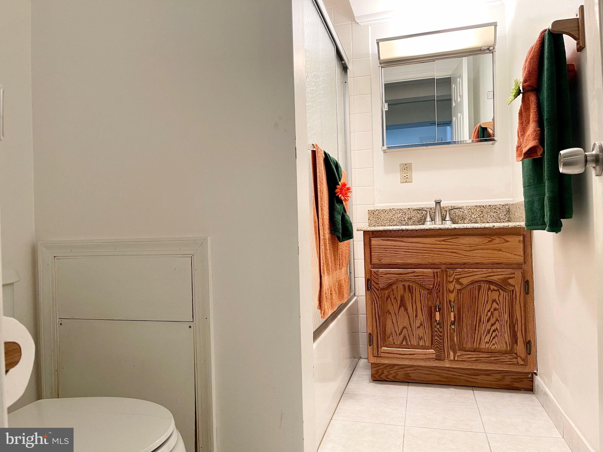 MONTGOMERY SQUARE - Residential