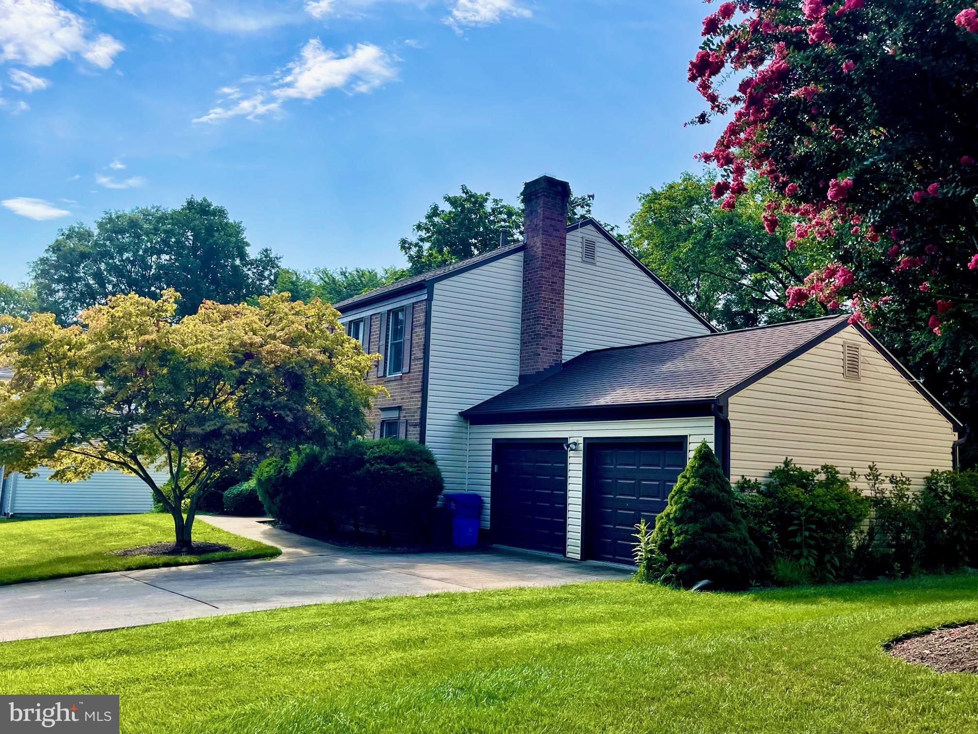 MONTGOMERY SQUARE - Residential