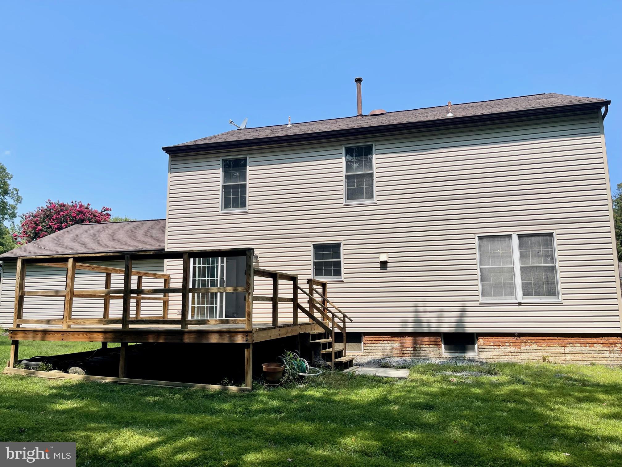 MONTGOMERY SQUARE - Residential