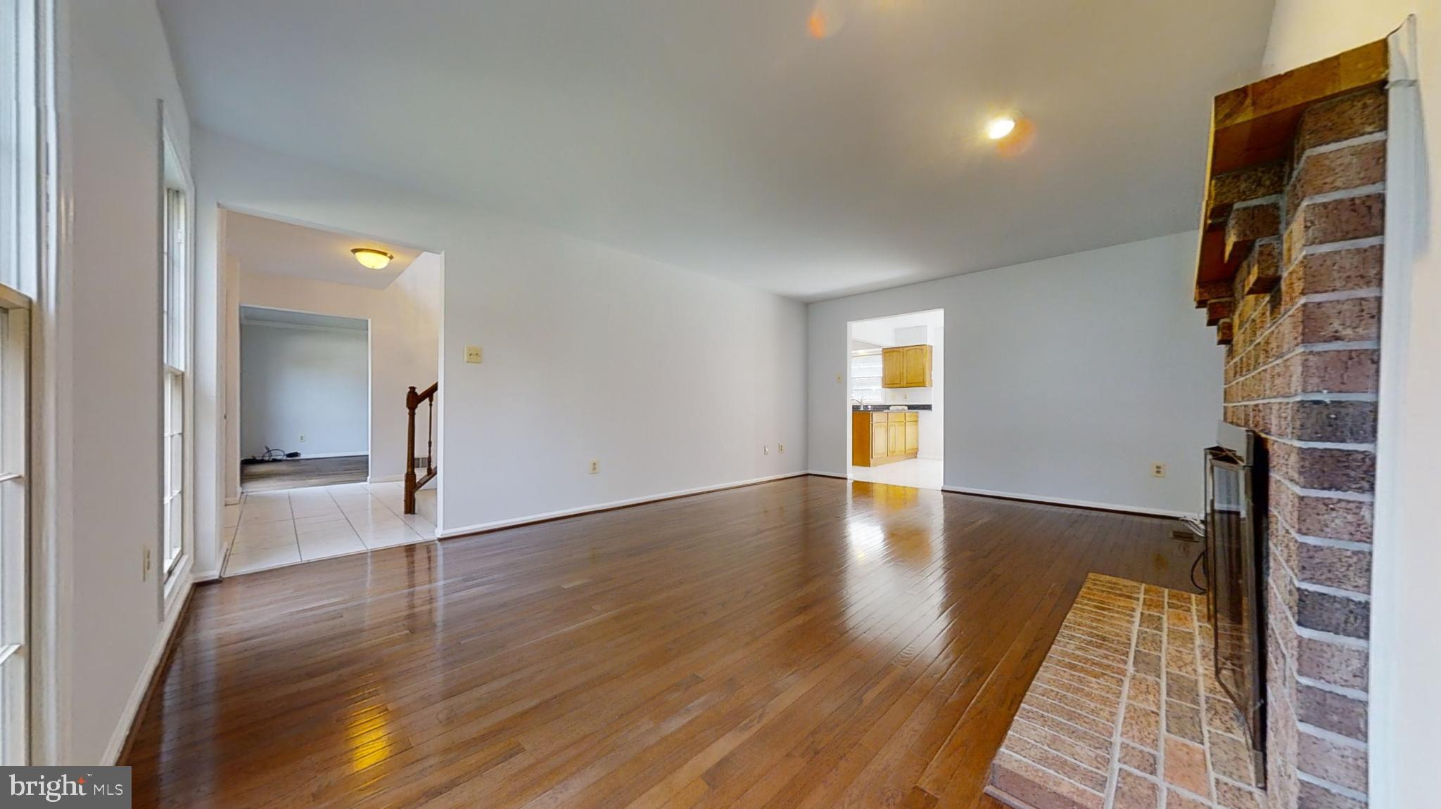 MONTGOMERY SQUARE - Residential