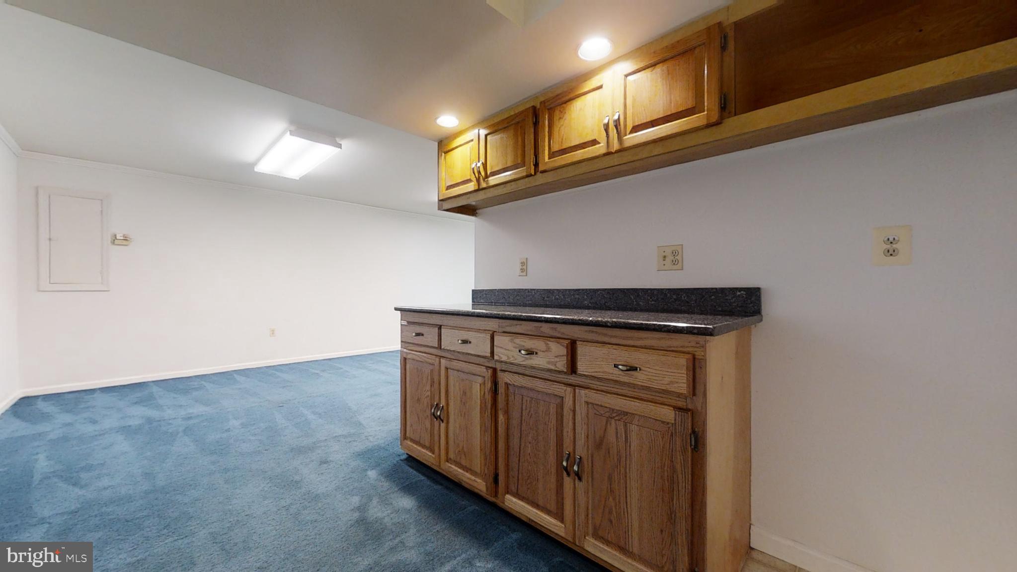 MONTGOMERY SQUARE - Residential