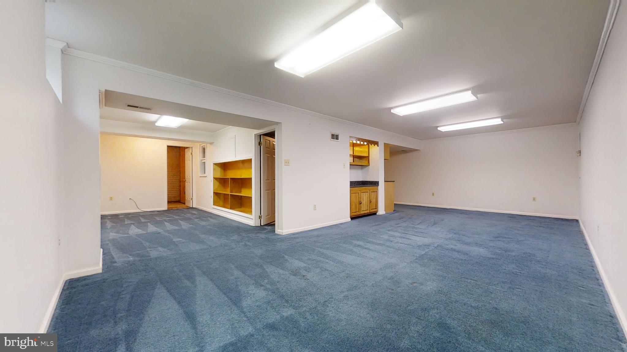 MONTGOMERY SQUARE - Residential