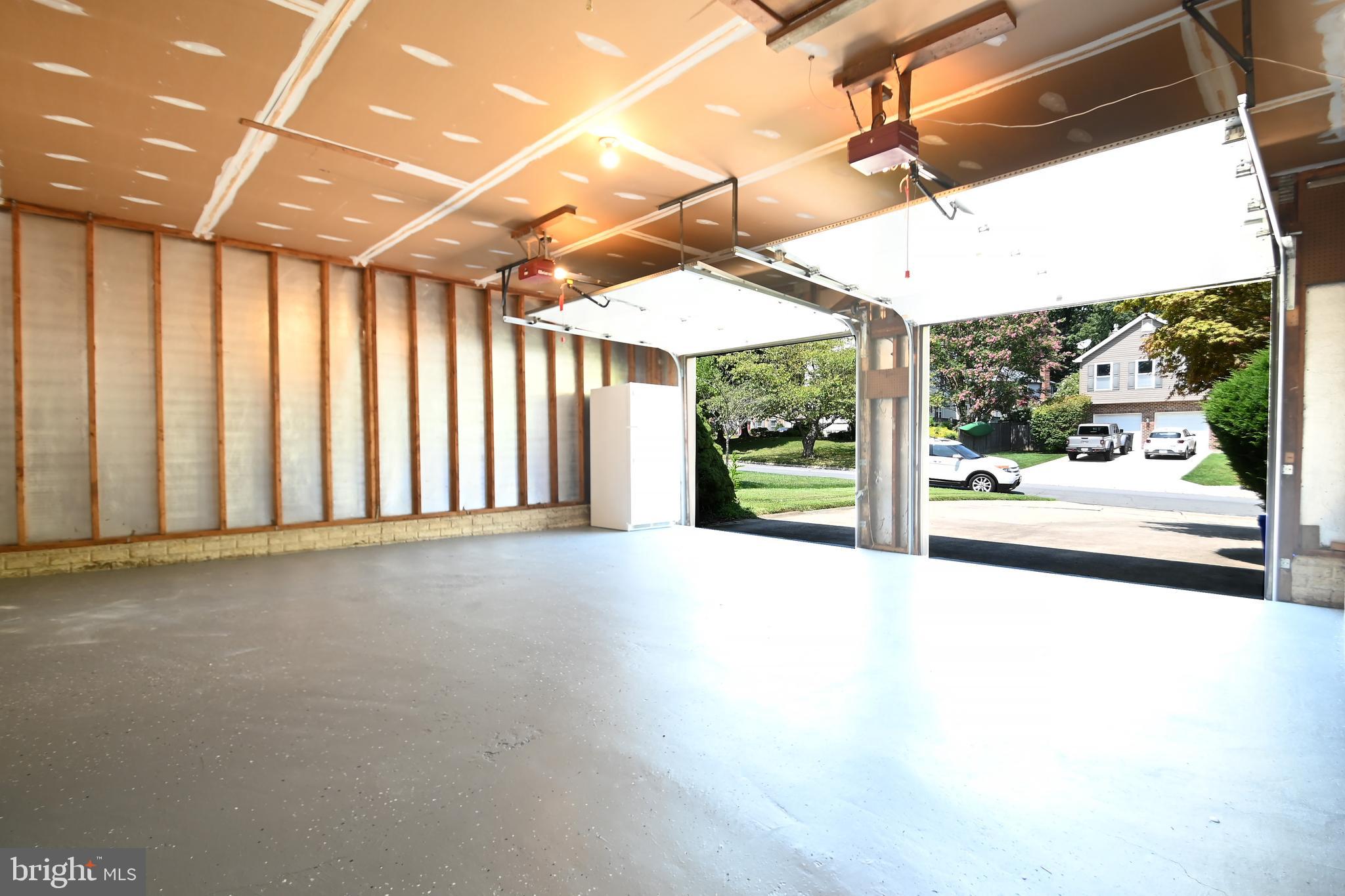 MONTGOMERY SQUARE - Residential