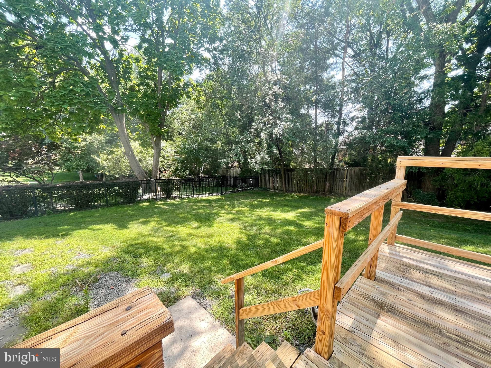 MONTGOMERY SQUARE - Residential