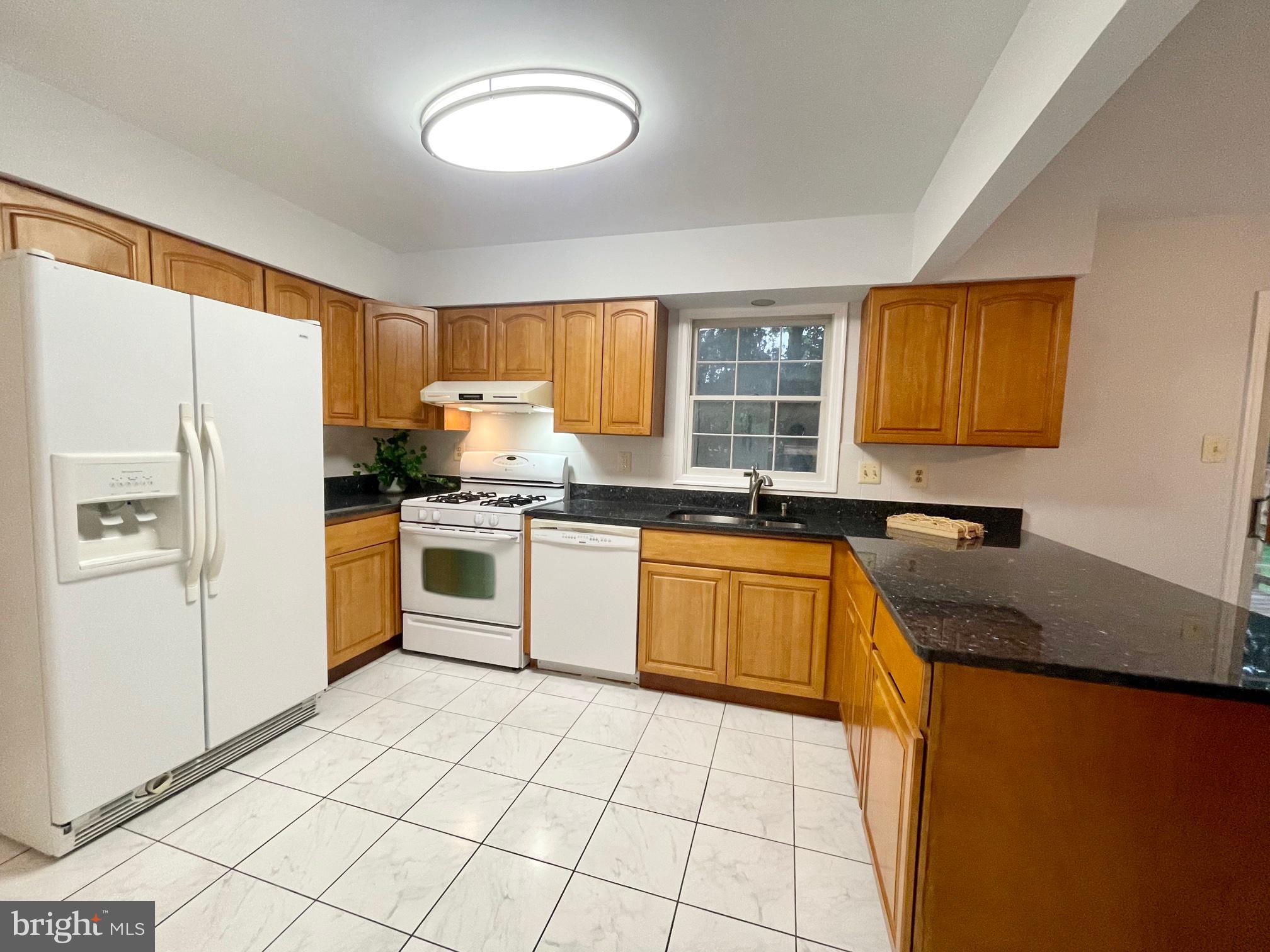 MONTGOMERY SQUARE - Residential