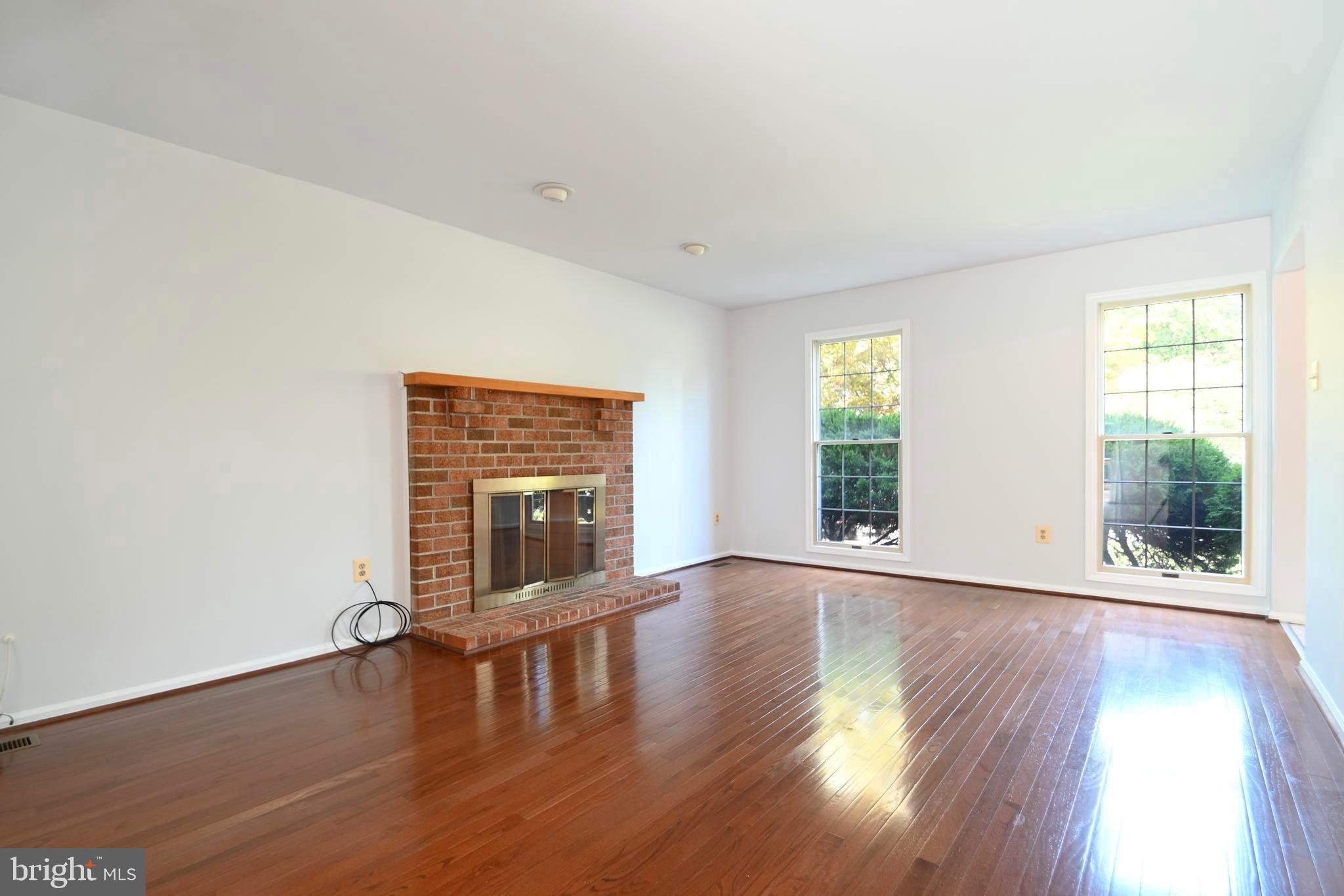 MONTGOMERY SQUARE - Residential