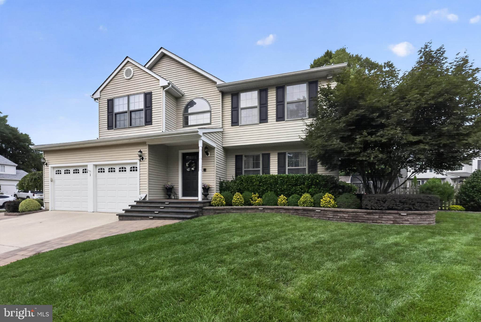 1 WOODLEIGH COURT