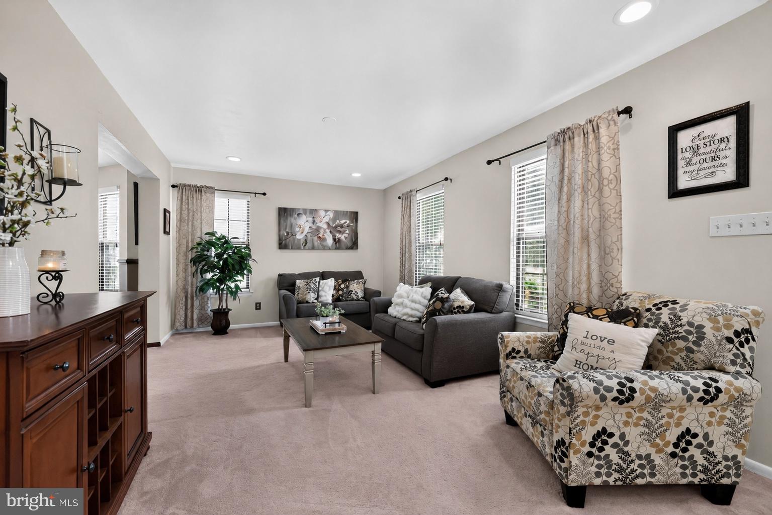 1 WOODLEIGH COURT
