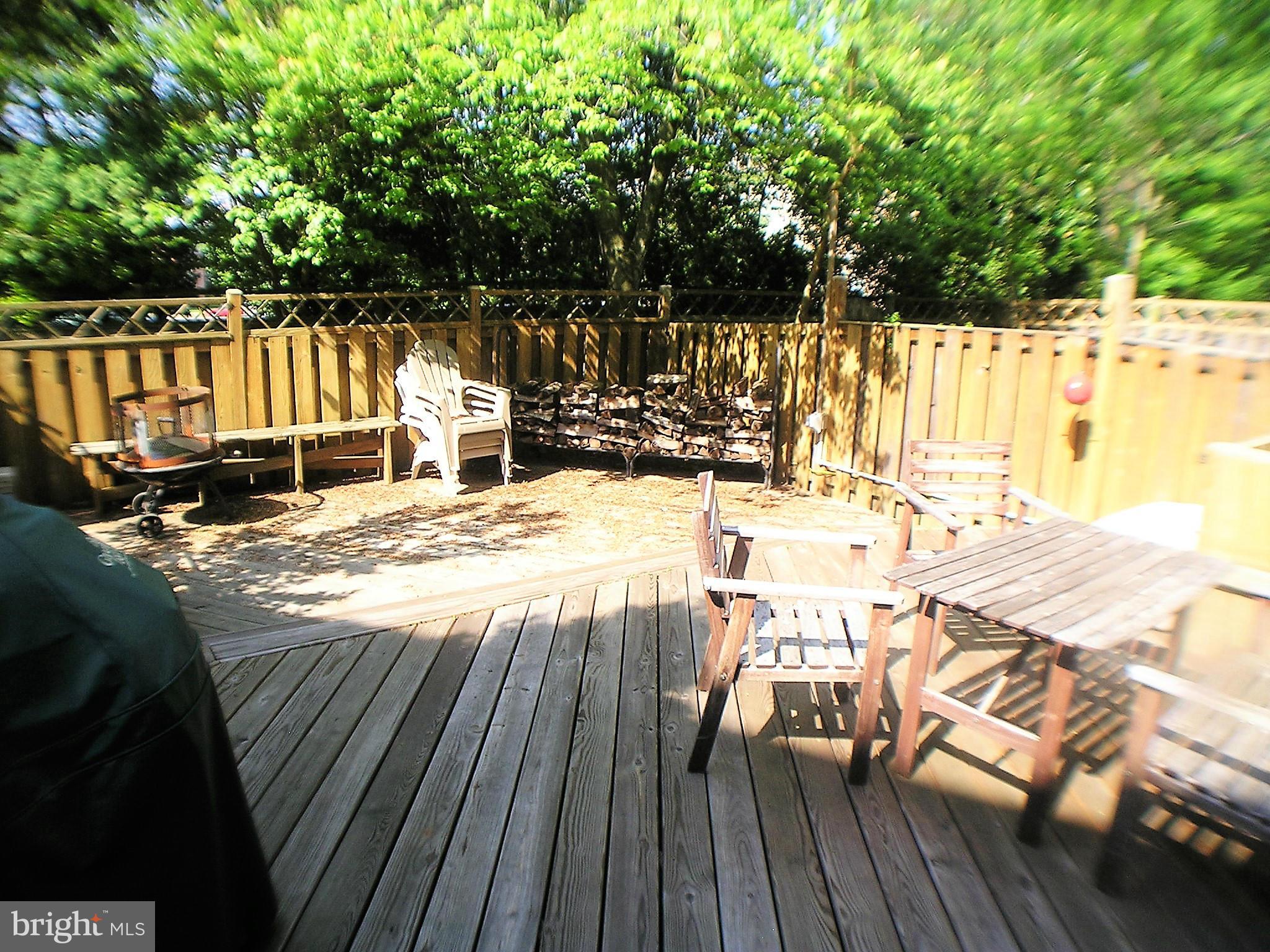 HOLLAND TOWNE - Residential Lease