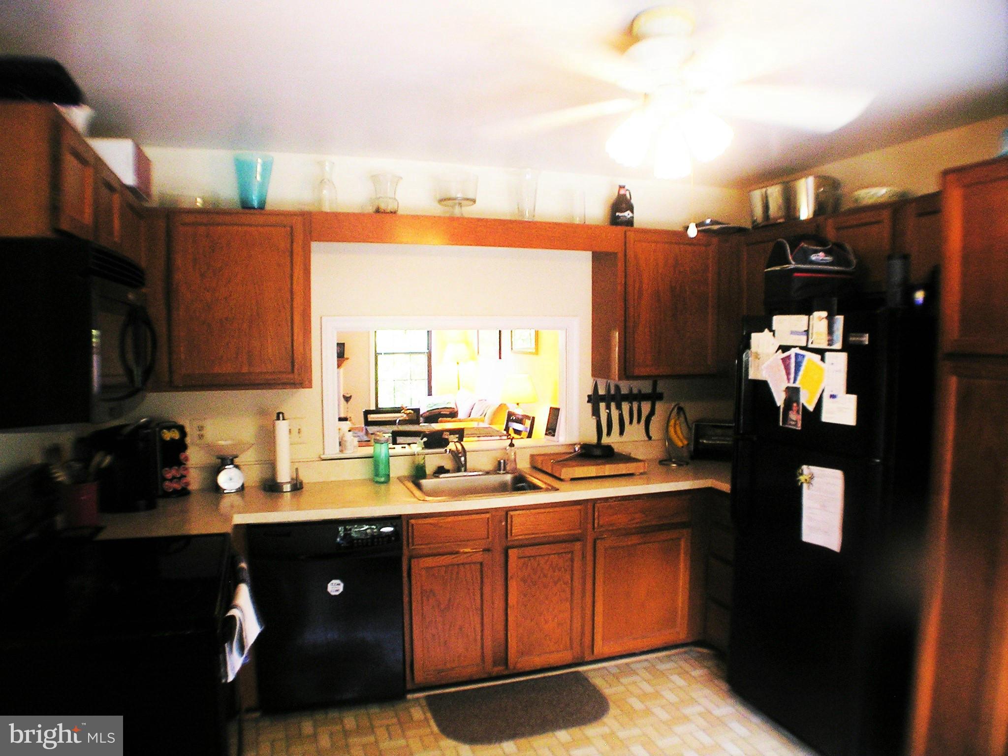 HOLLAND TOWNE - Residential Lease