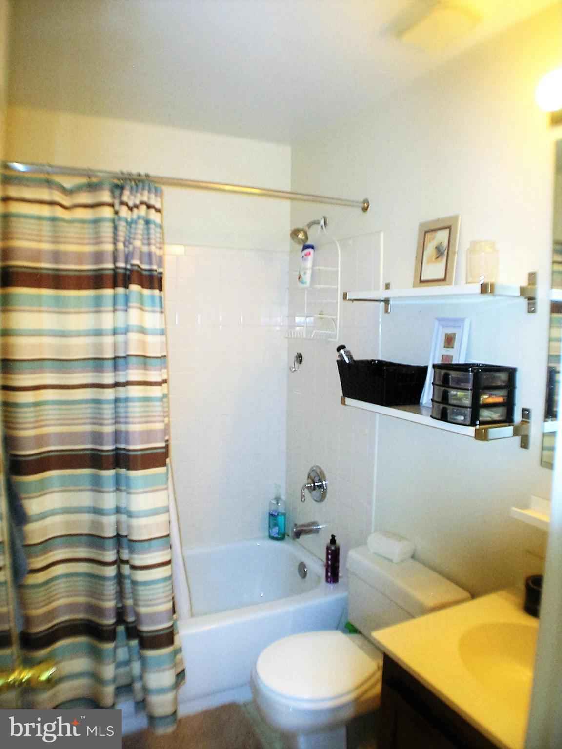 HOLLAND TOWNE - Residential Lease