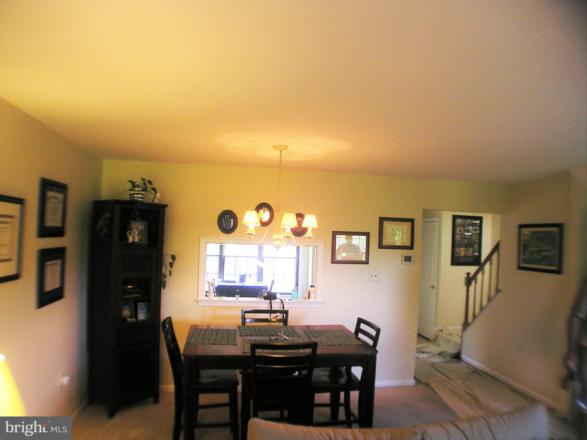 HOLLAND TOWNE - Residential Lease