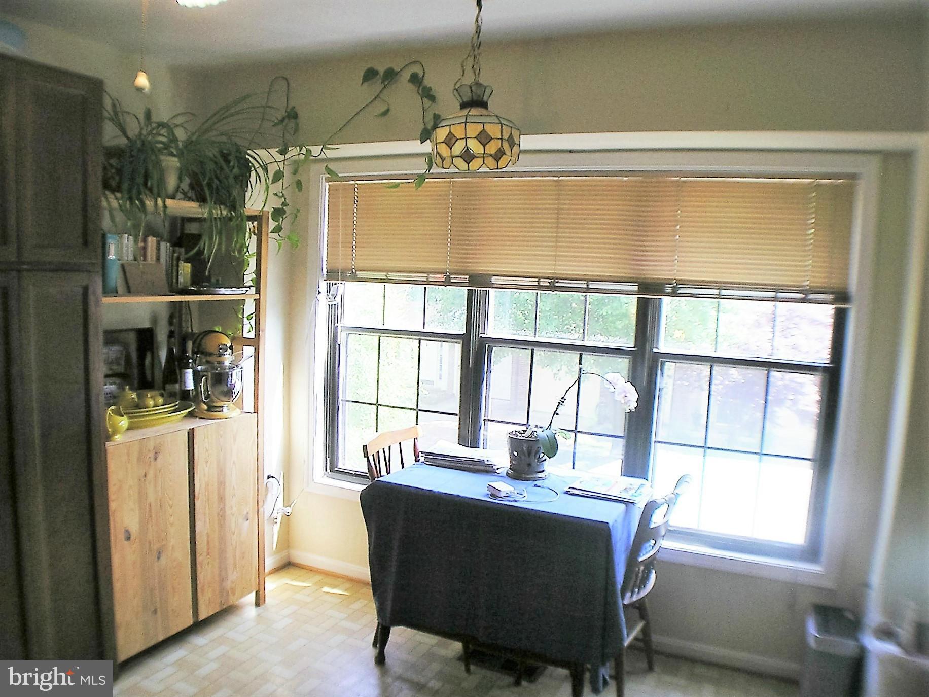 HOLLAND TOWNE - Residential Lease