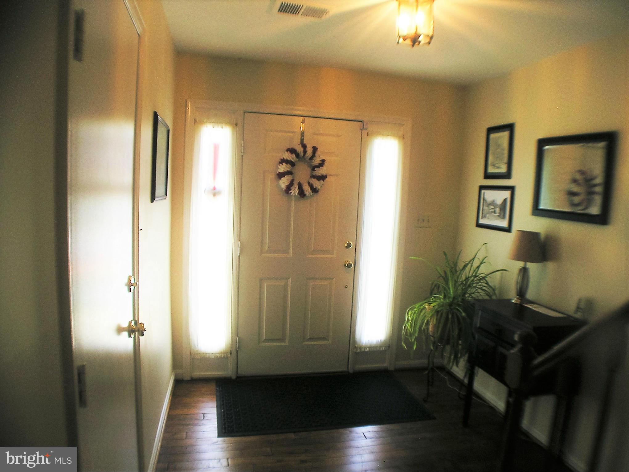 HOLLAND TOWNE - Residential Lease