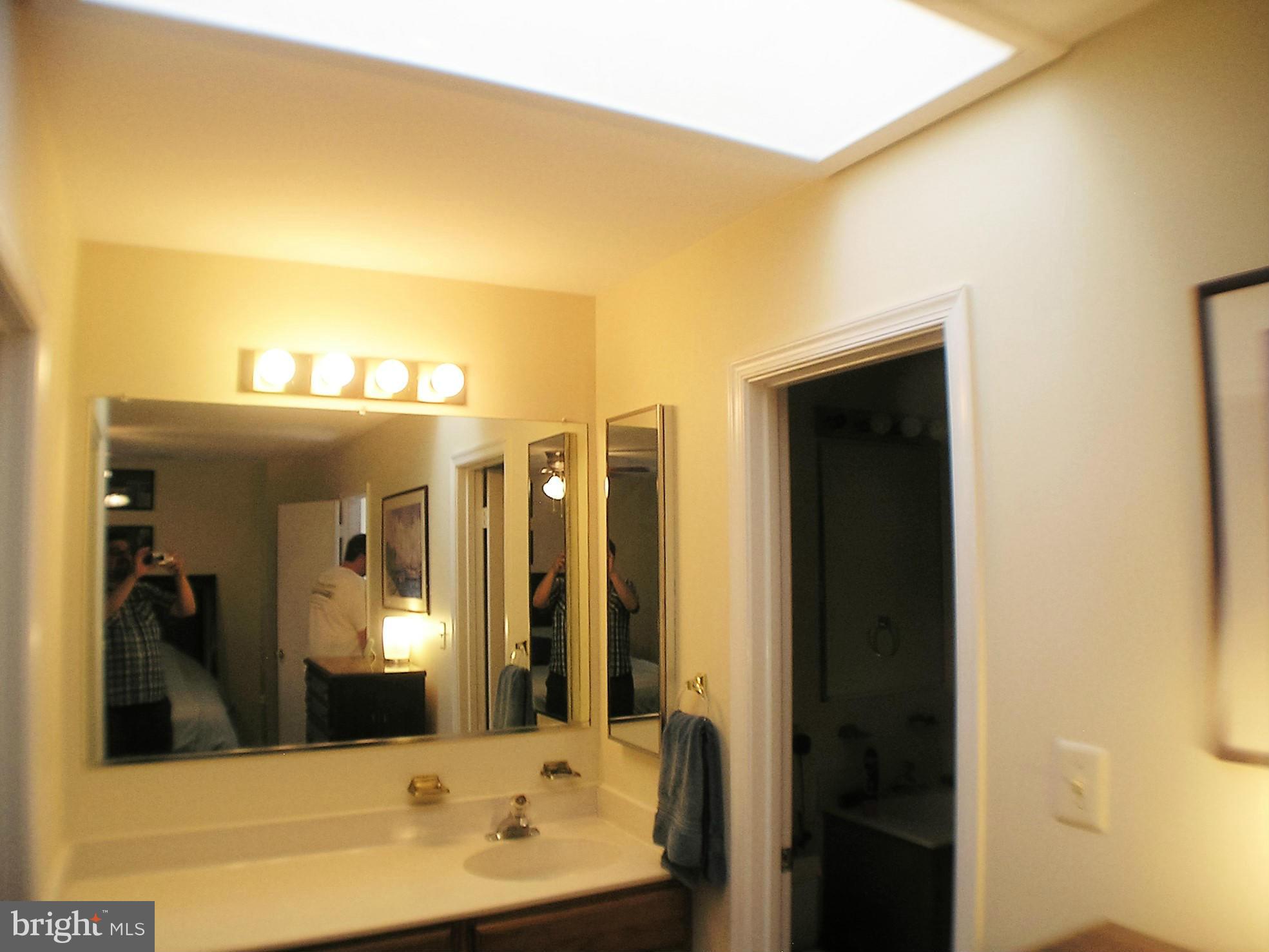 HOLLAND TOWNE - Residential Lease