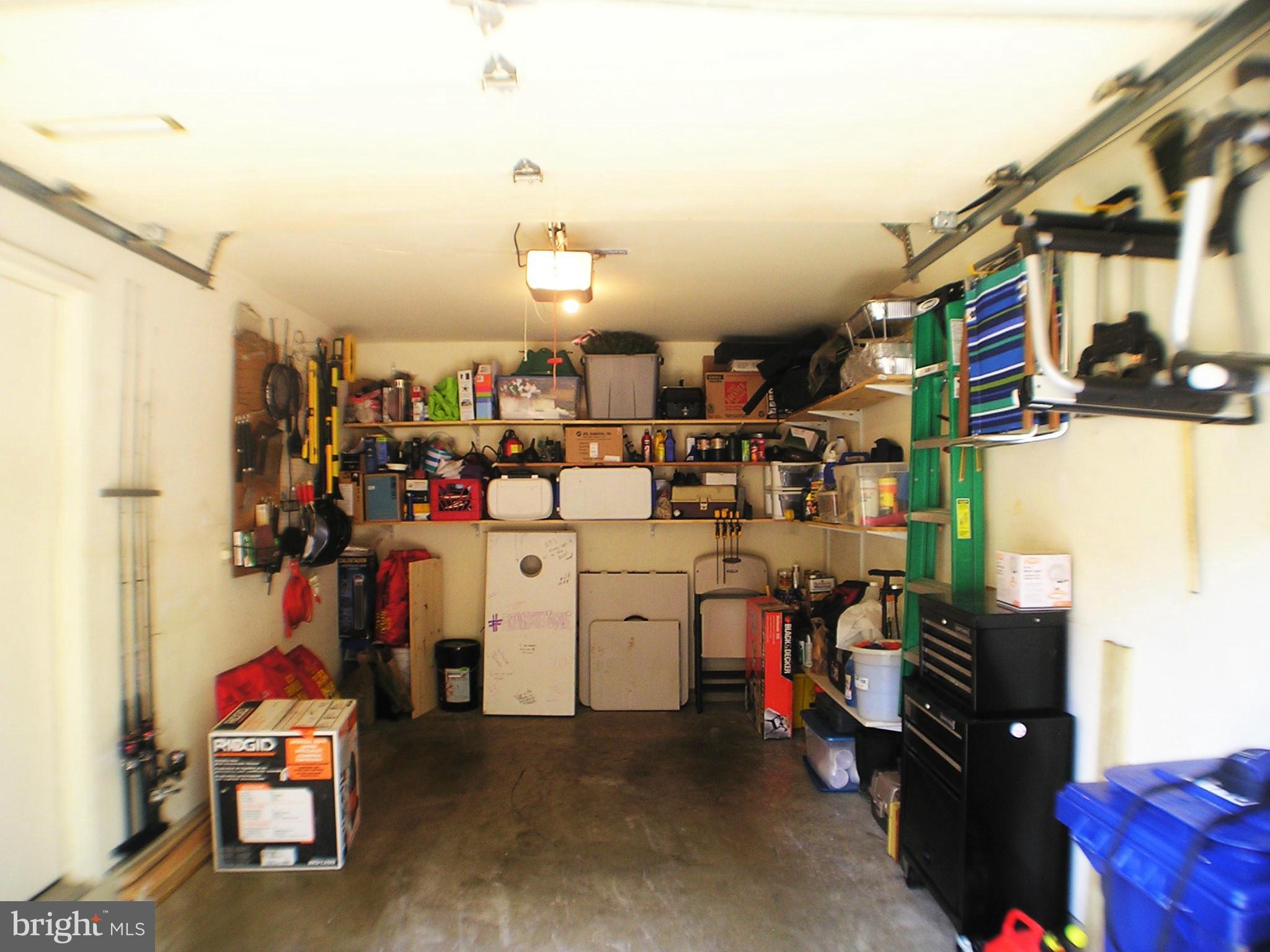 HOLLAND TOWNE - Residential Lease