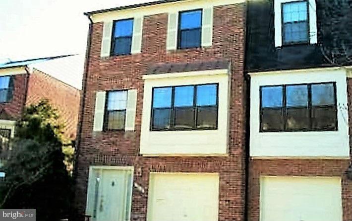 HOLLAND TOWNE - Residential Lease