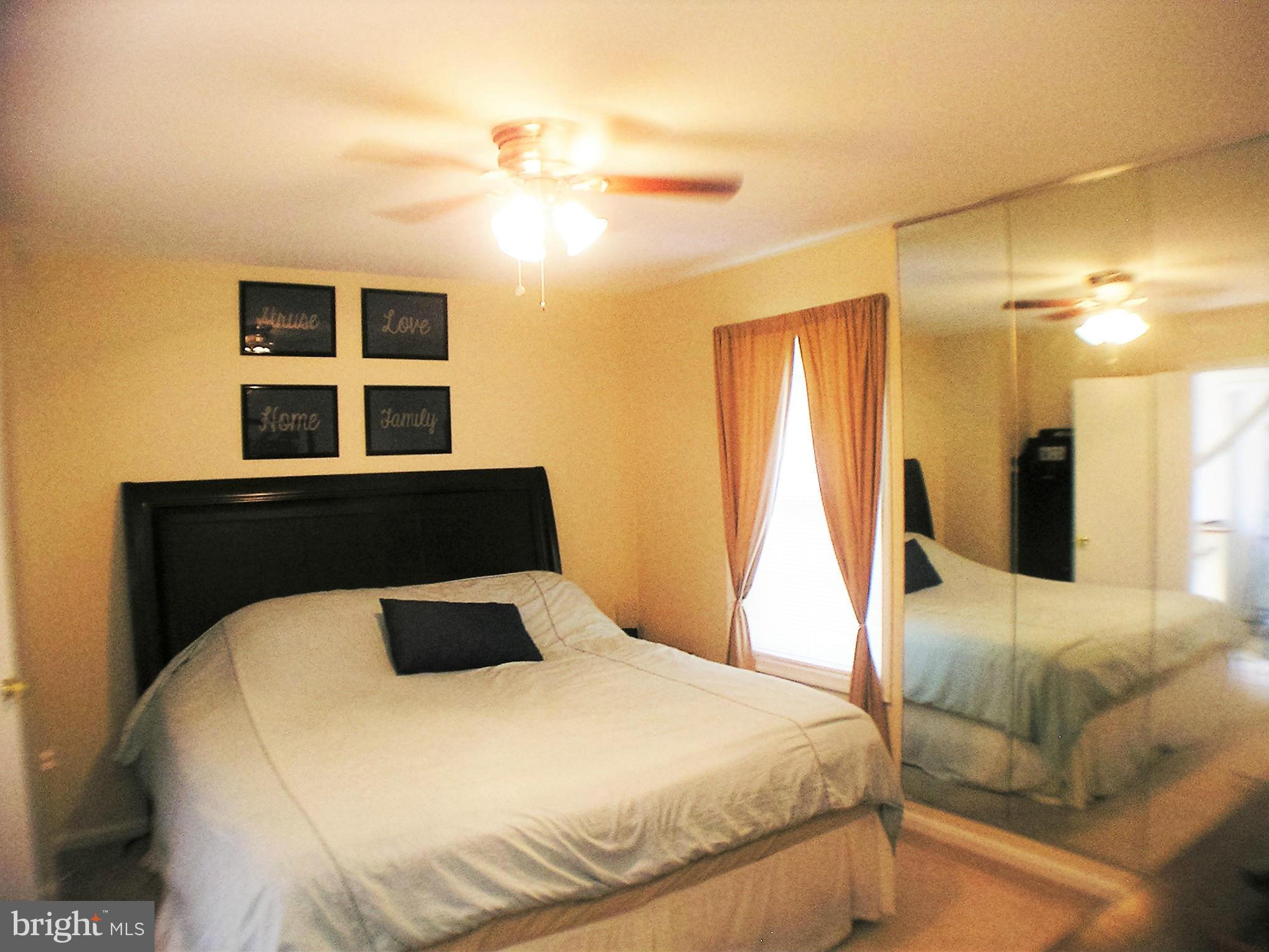 HOLLAND TOWNE - Residential Lease