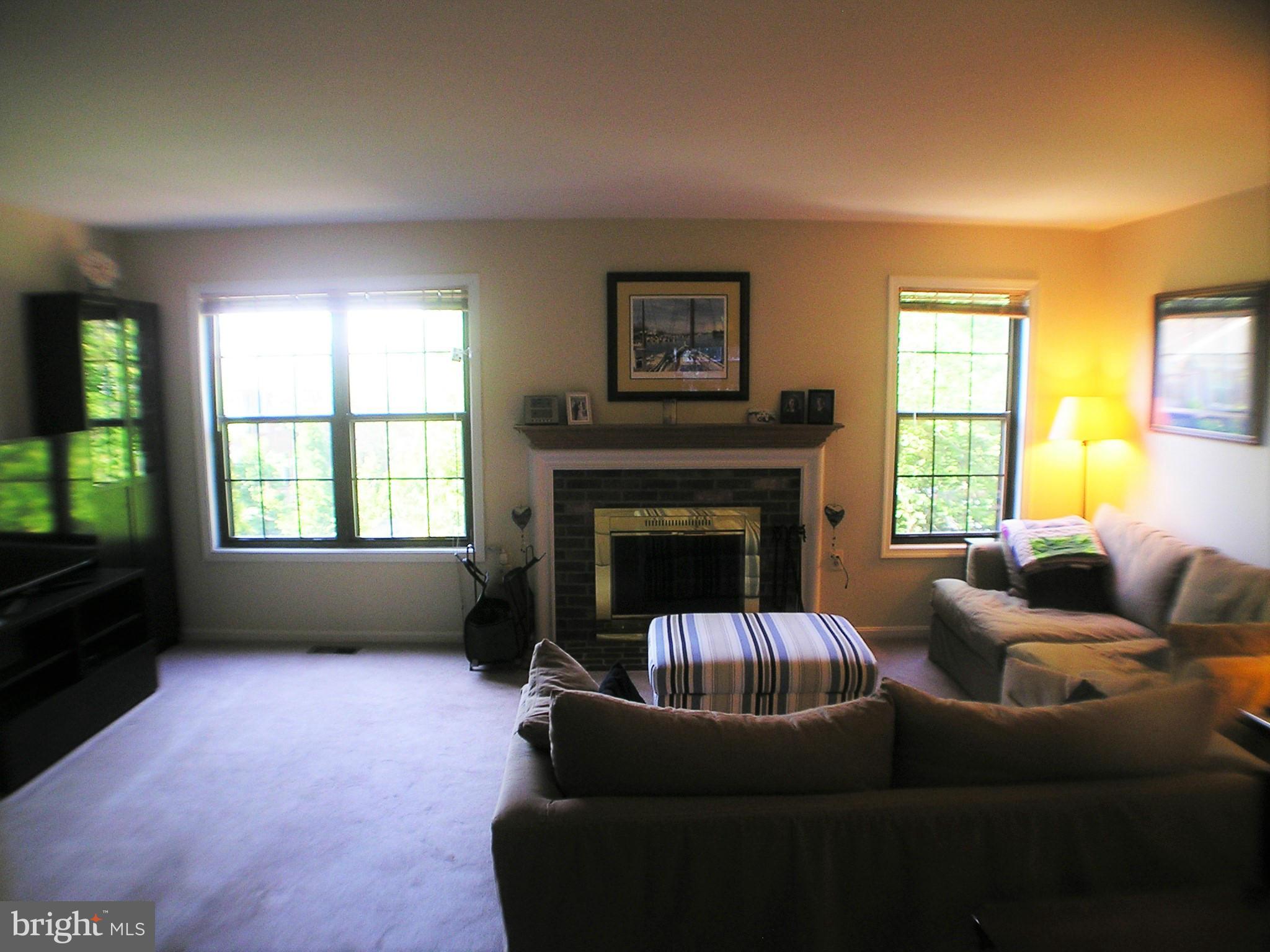 HOLLAND TOWNE - Residential Lease