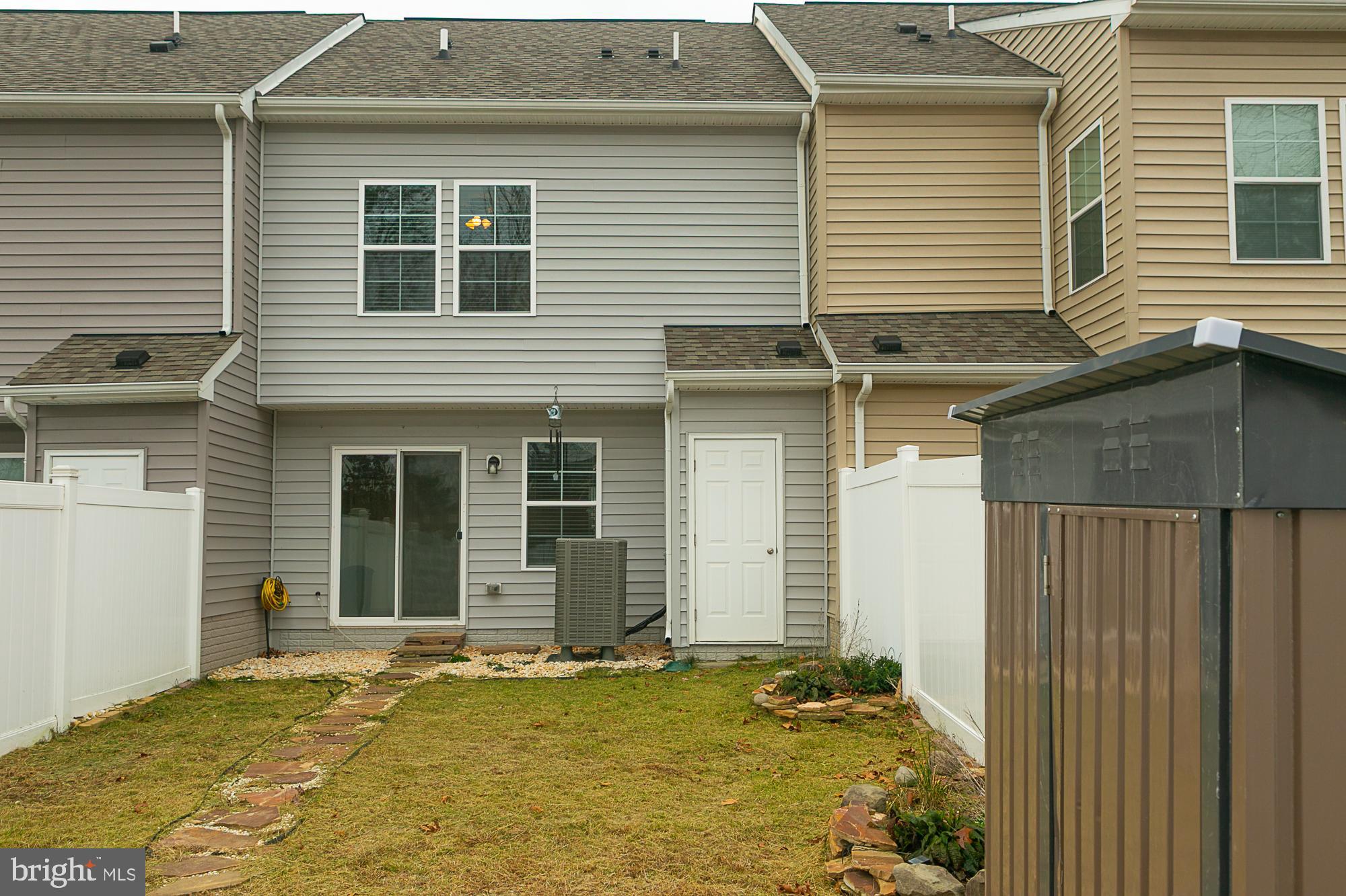 WHISPERING PINES - Residential