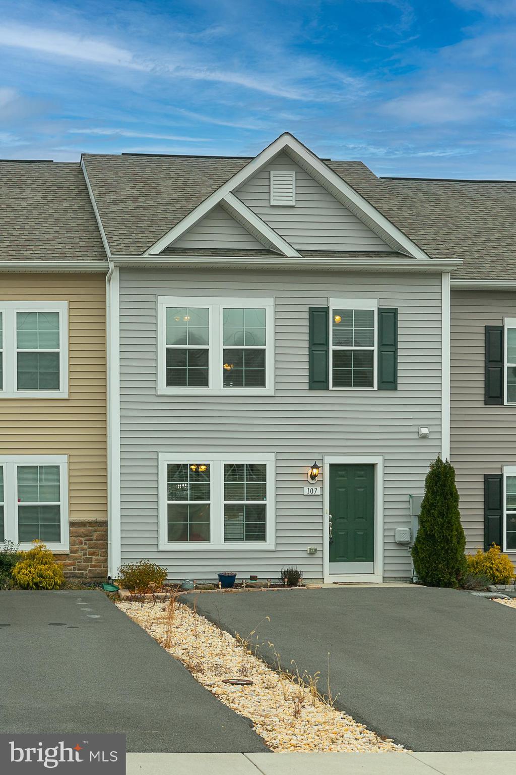 WHISPERING PINES - Residential