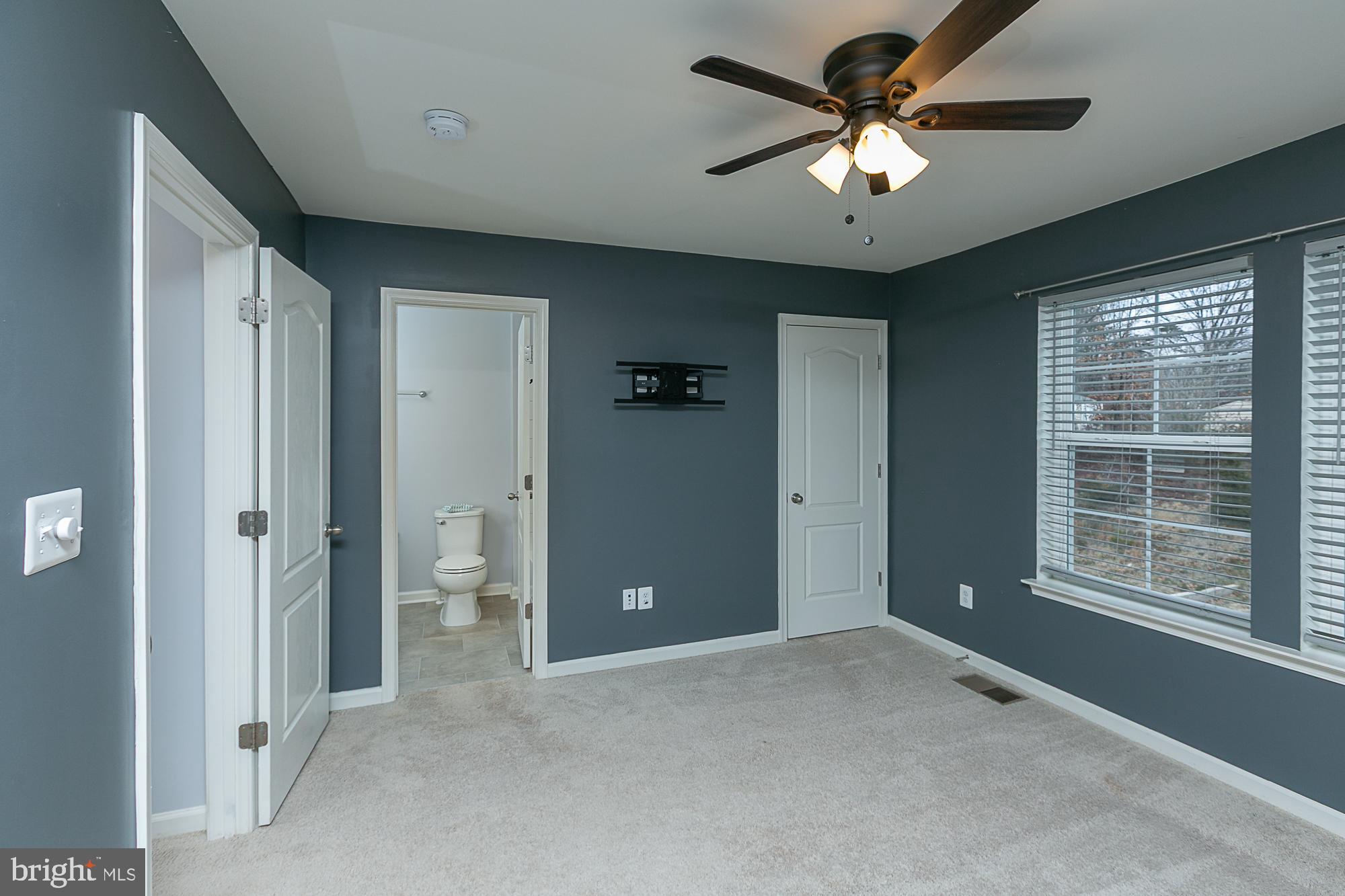 WHISPERING PINES - Residential