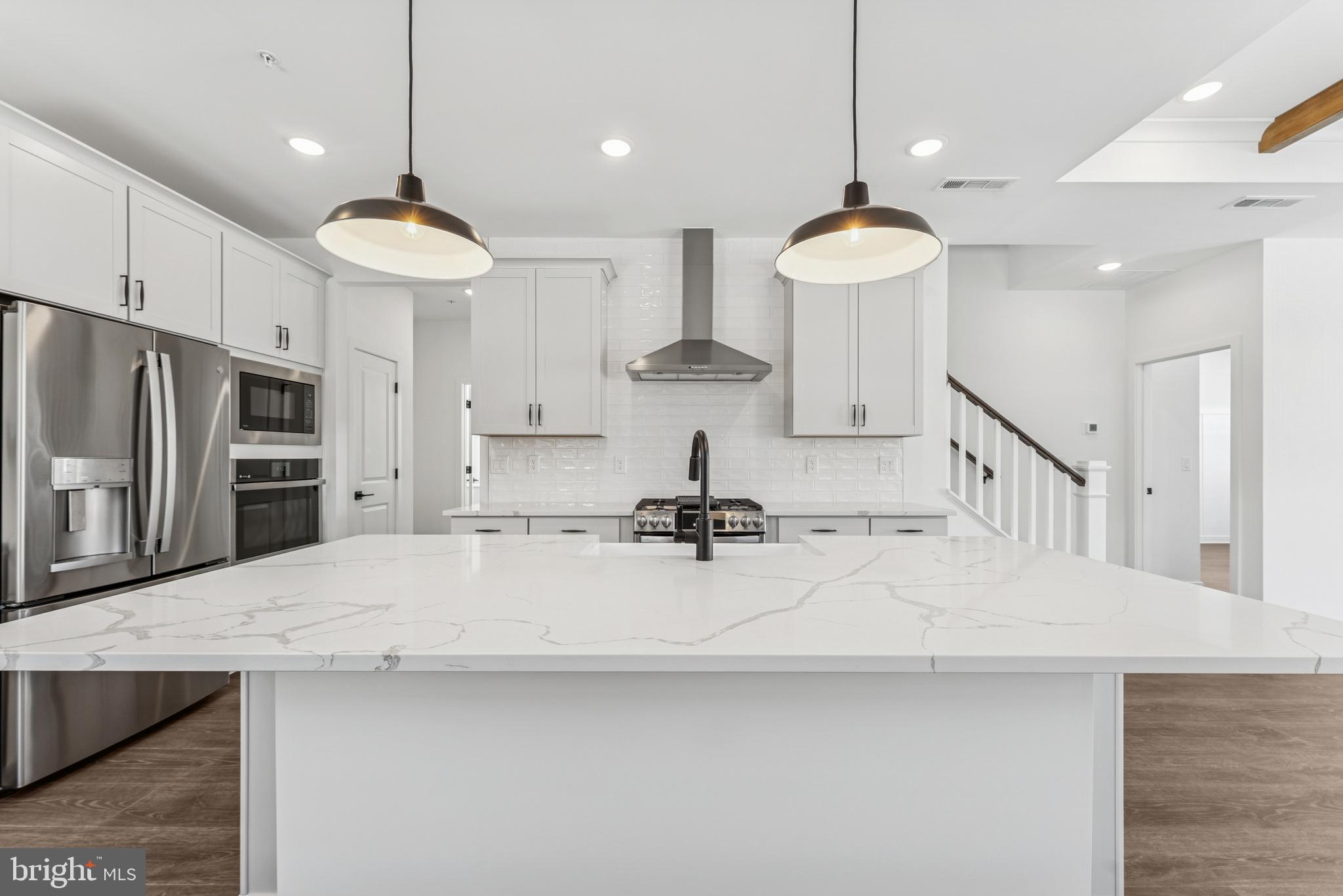 7853 WARD BROTHERS CIRCLE