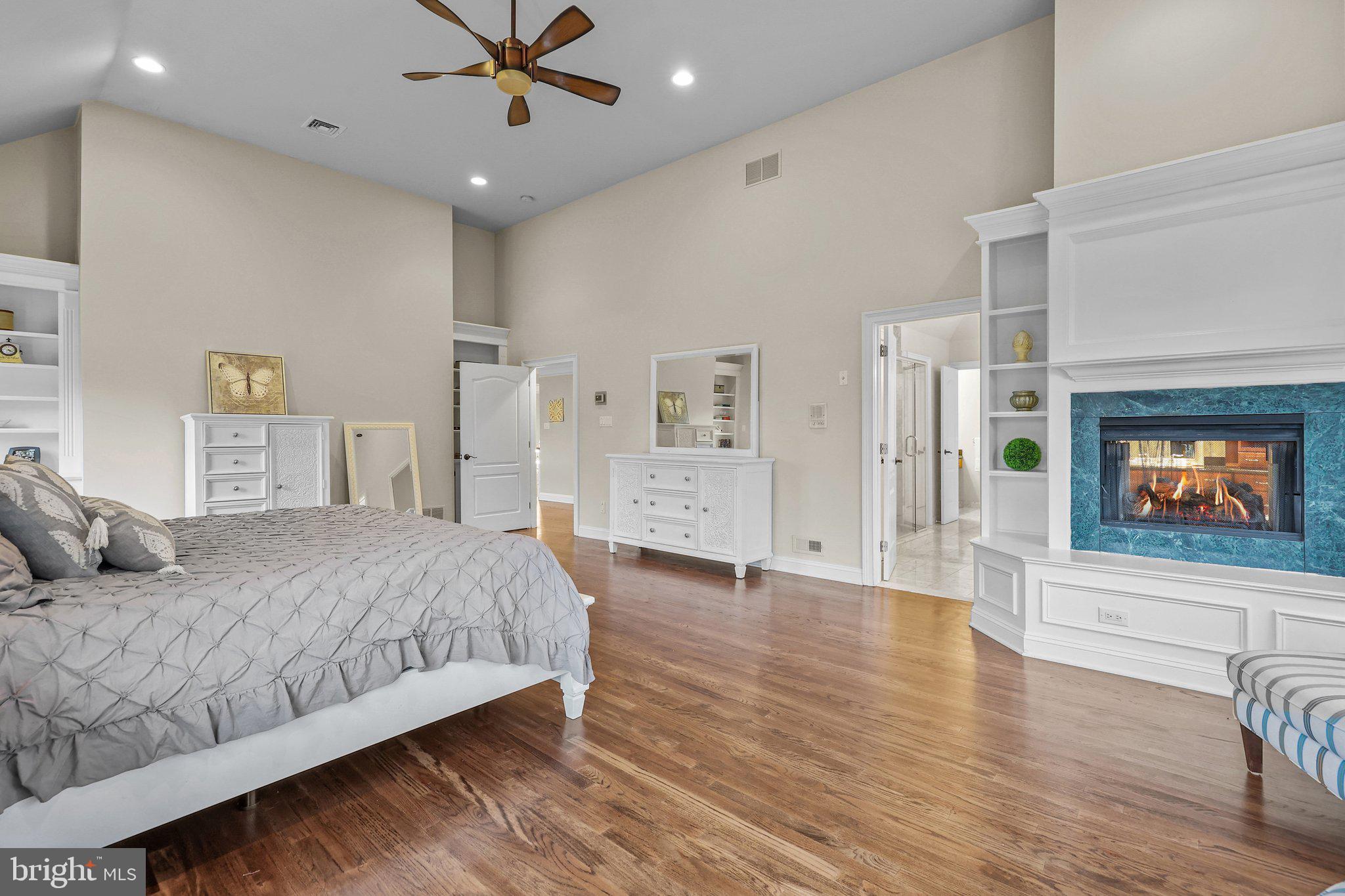 WINDY HOLLOW - Residential