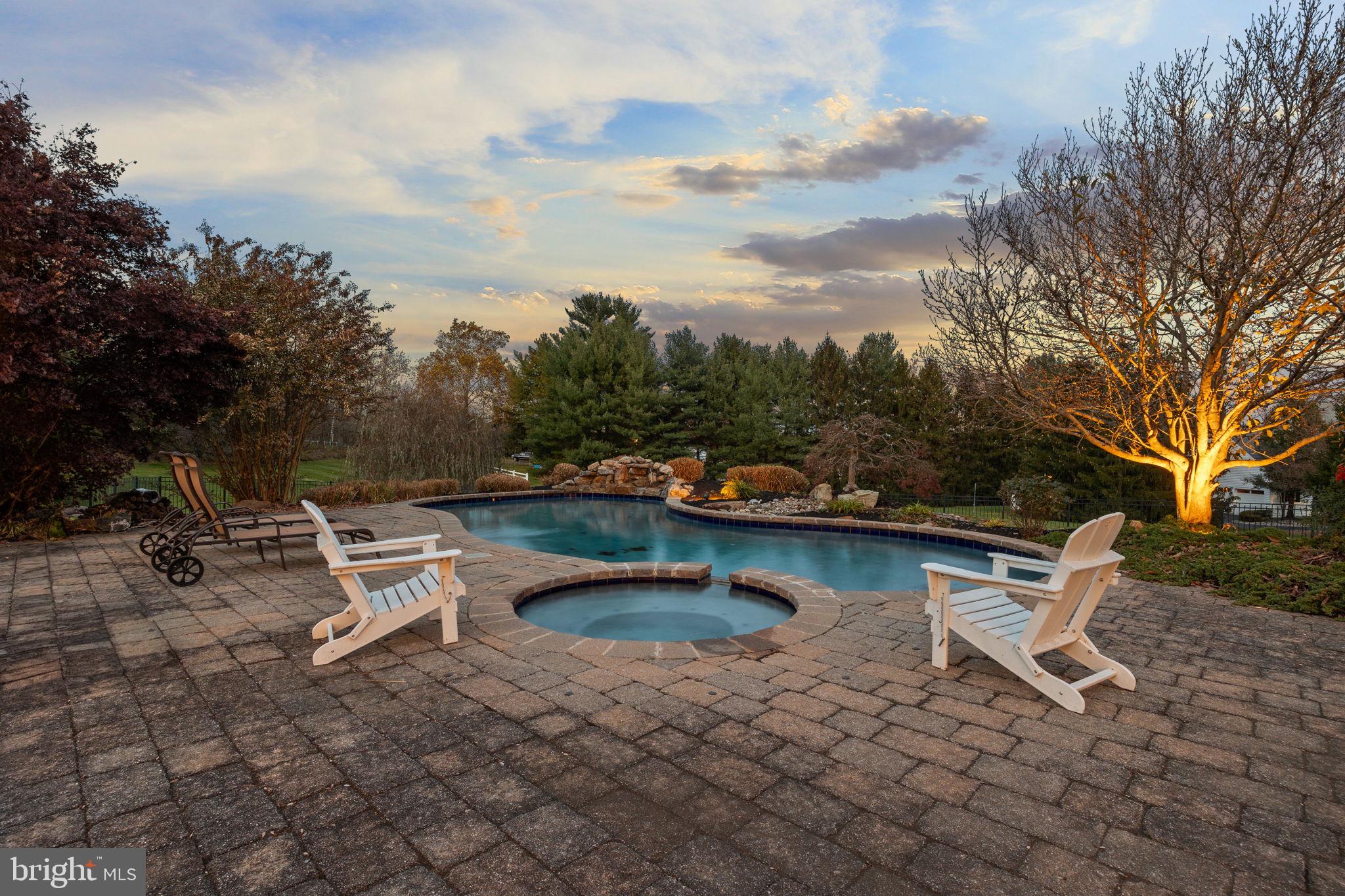 WINDY HOLLOW - Residential