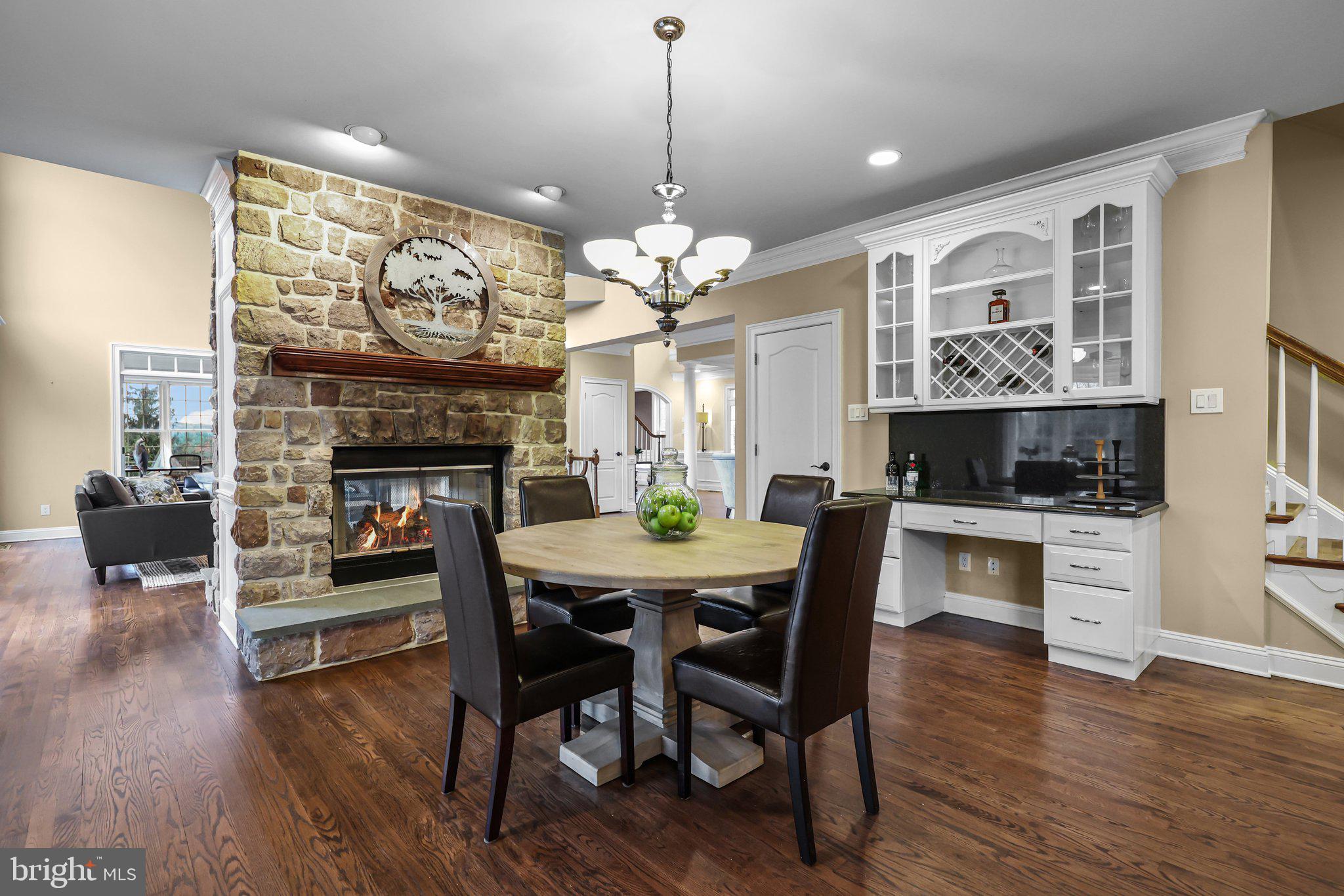 WINDY HOLLOW - Residential