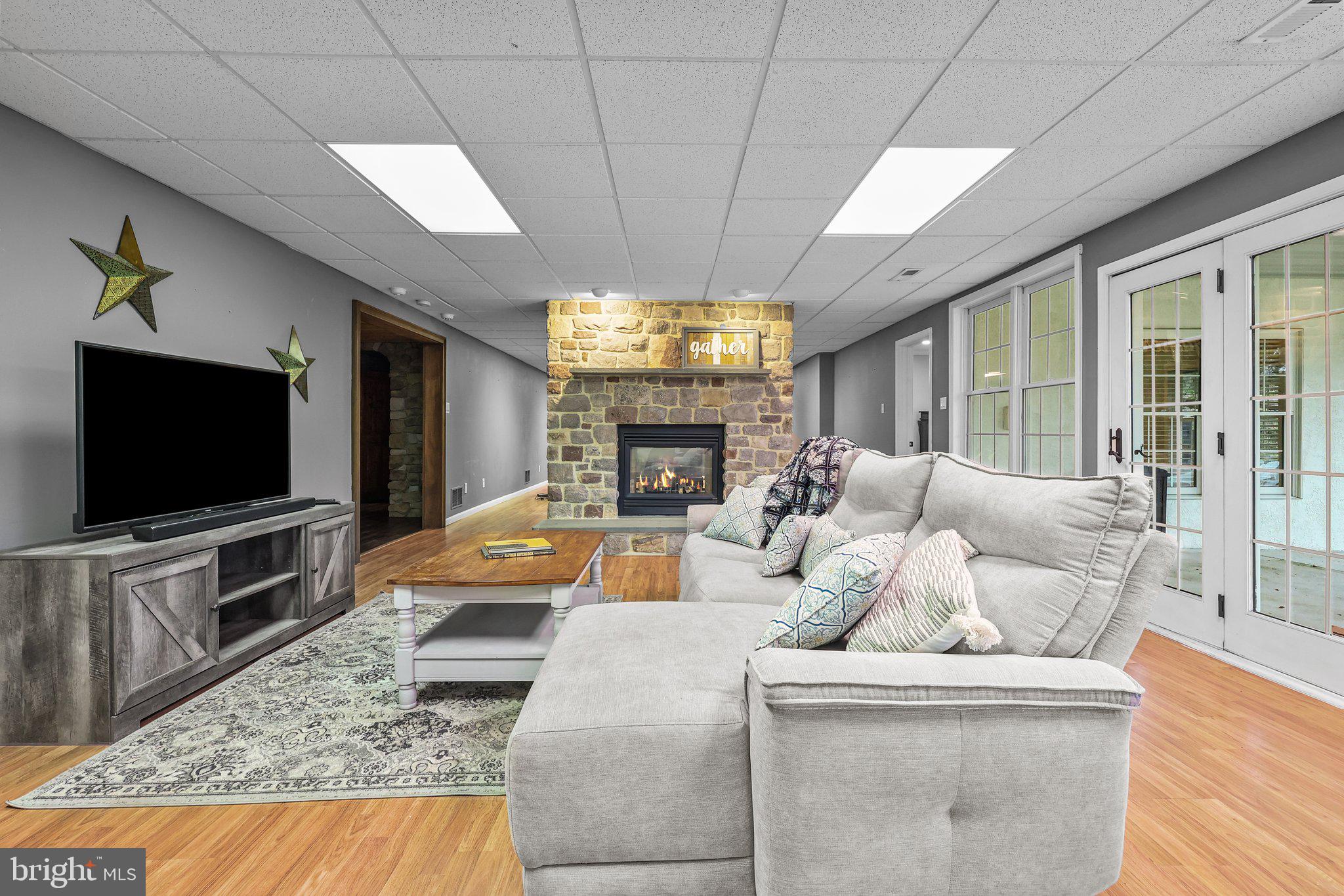 WINDY HOLLOW - Residential