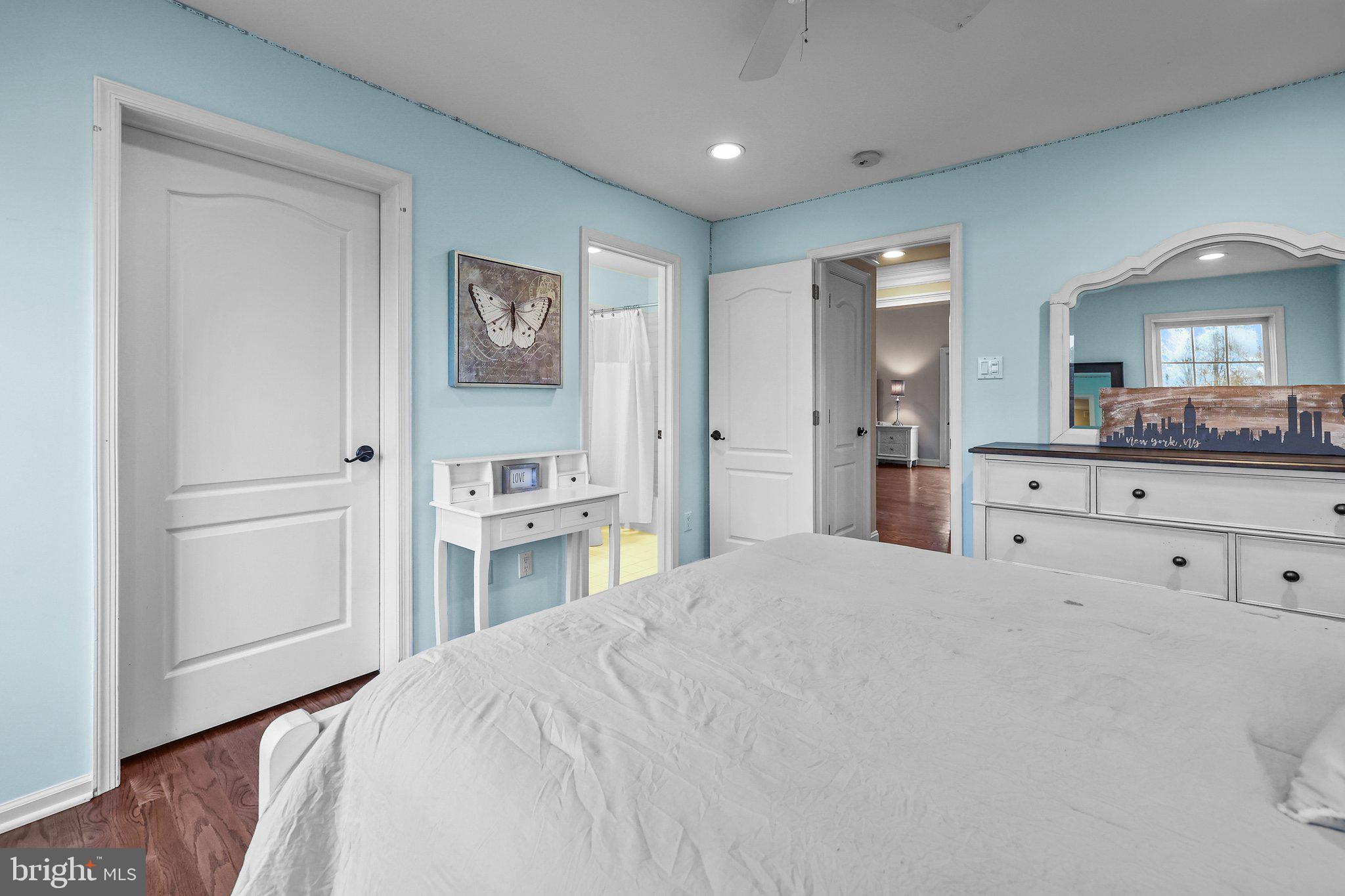 WINDY HOLLOW - Residential