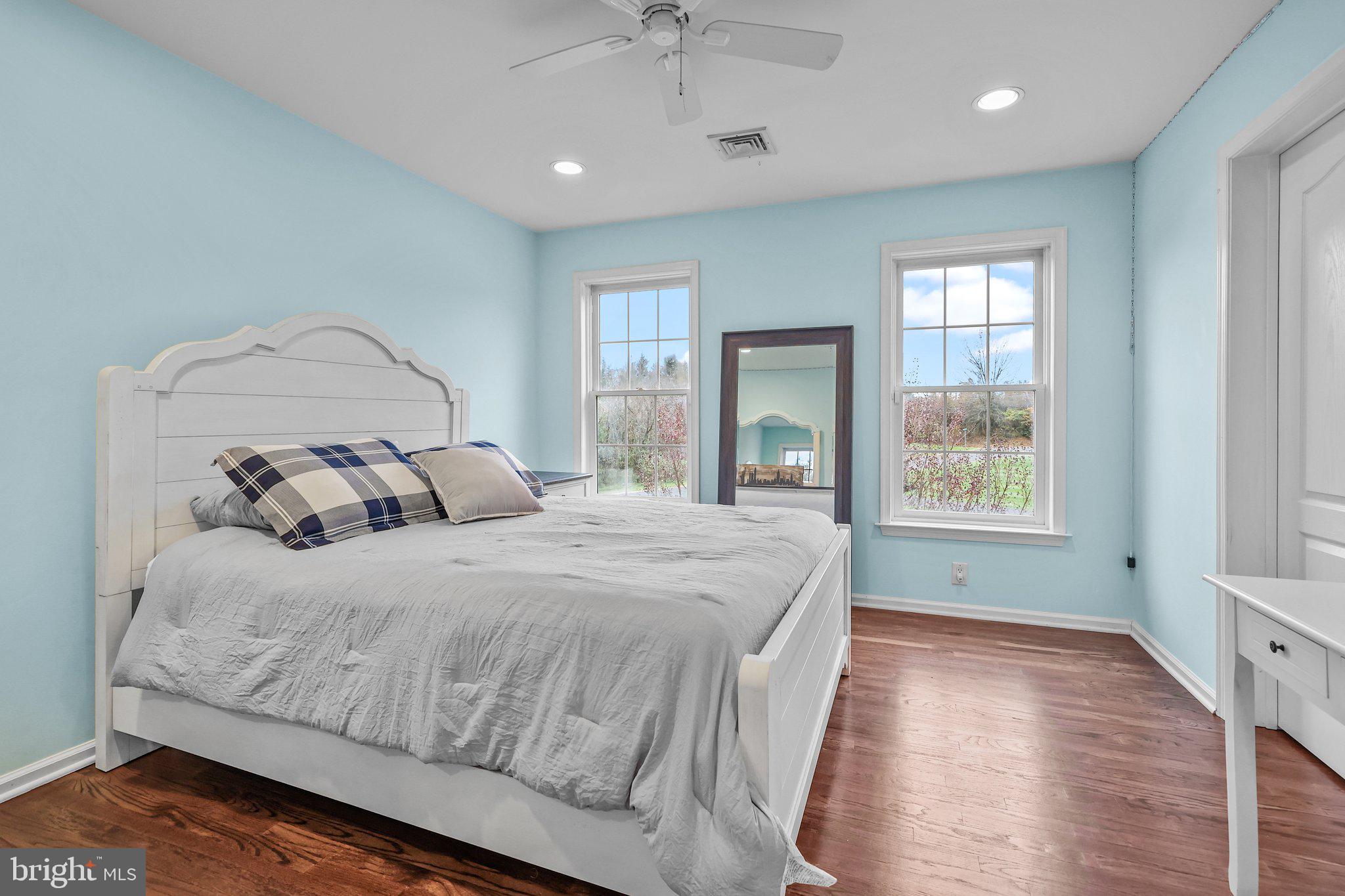 WINDY HOLLOW - Residential