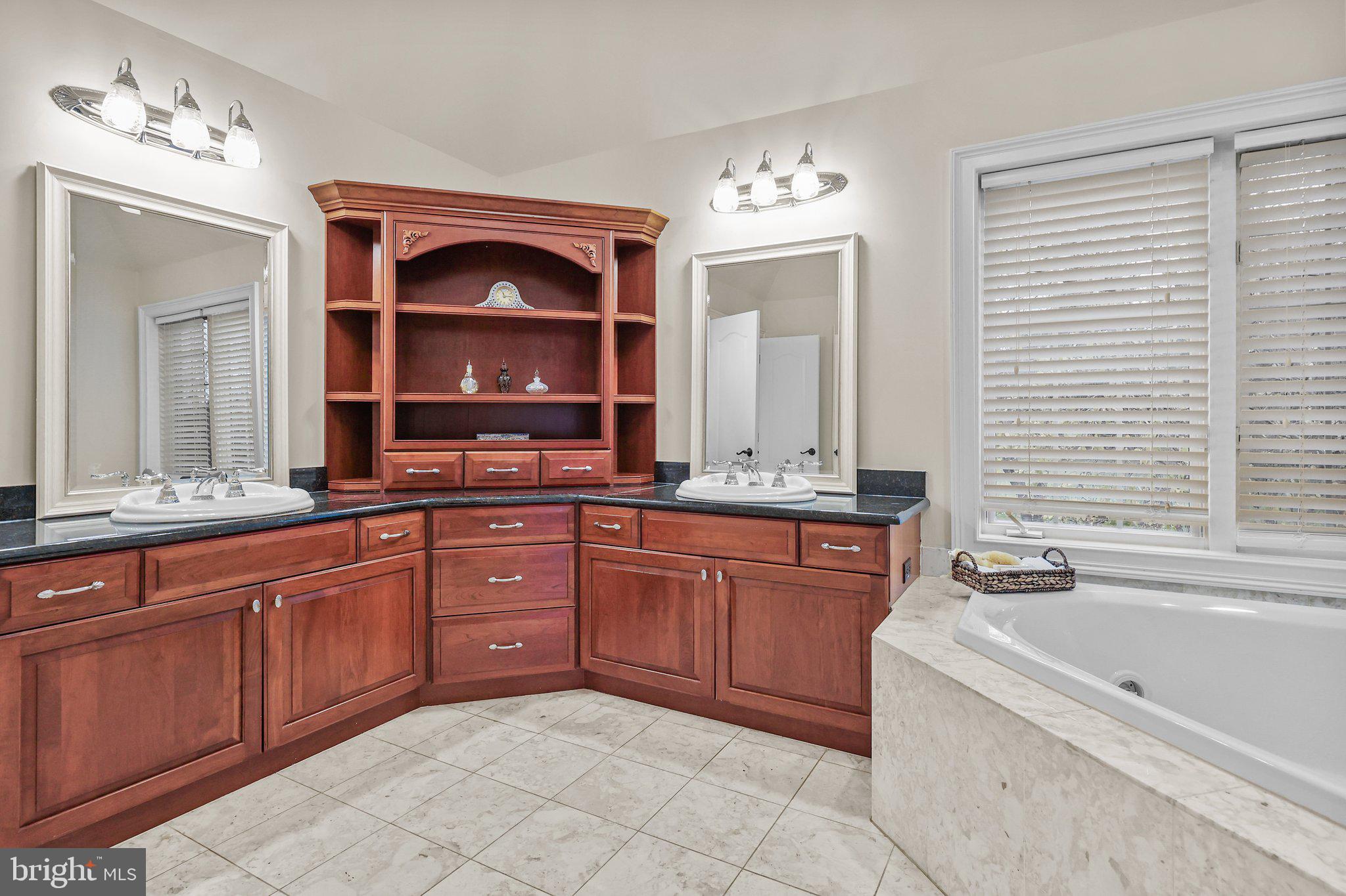 WINDY HOLLOW - Residential