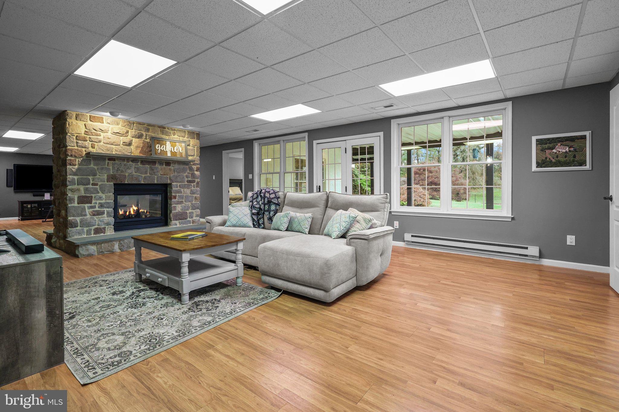 WINDY HOLLOW - Residential