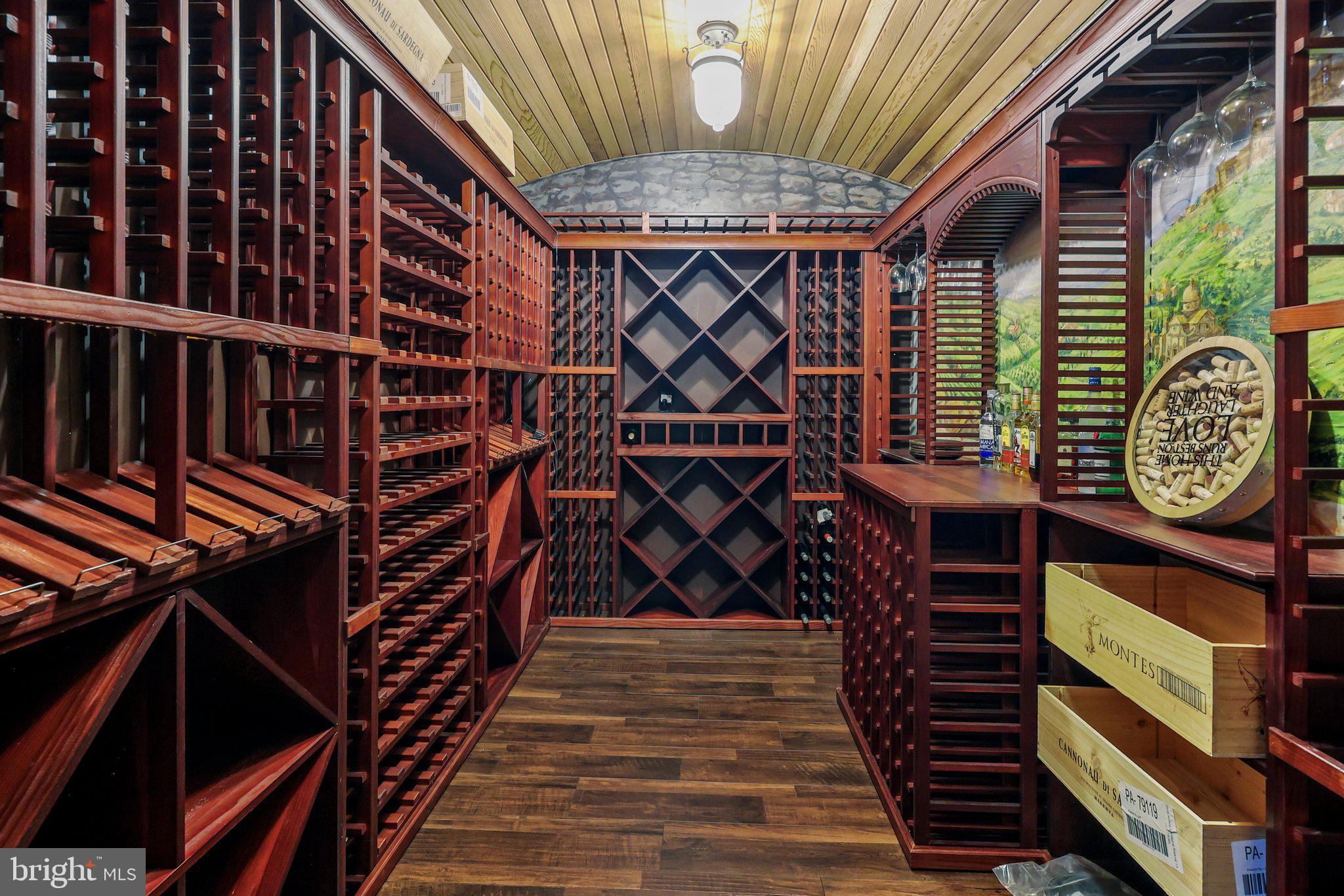 WINDY HOLLOW - Residential