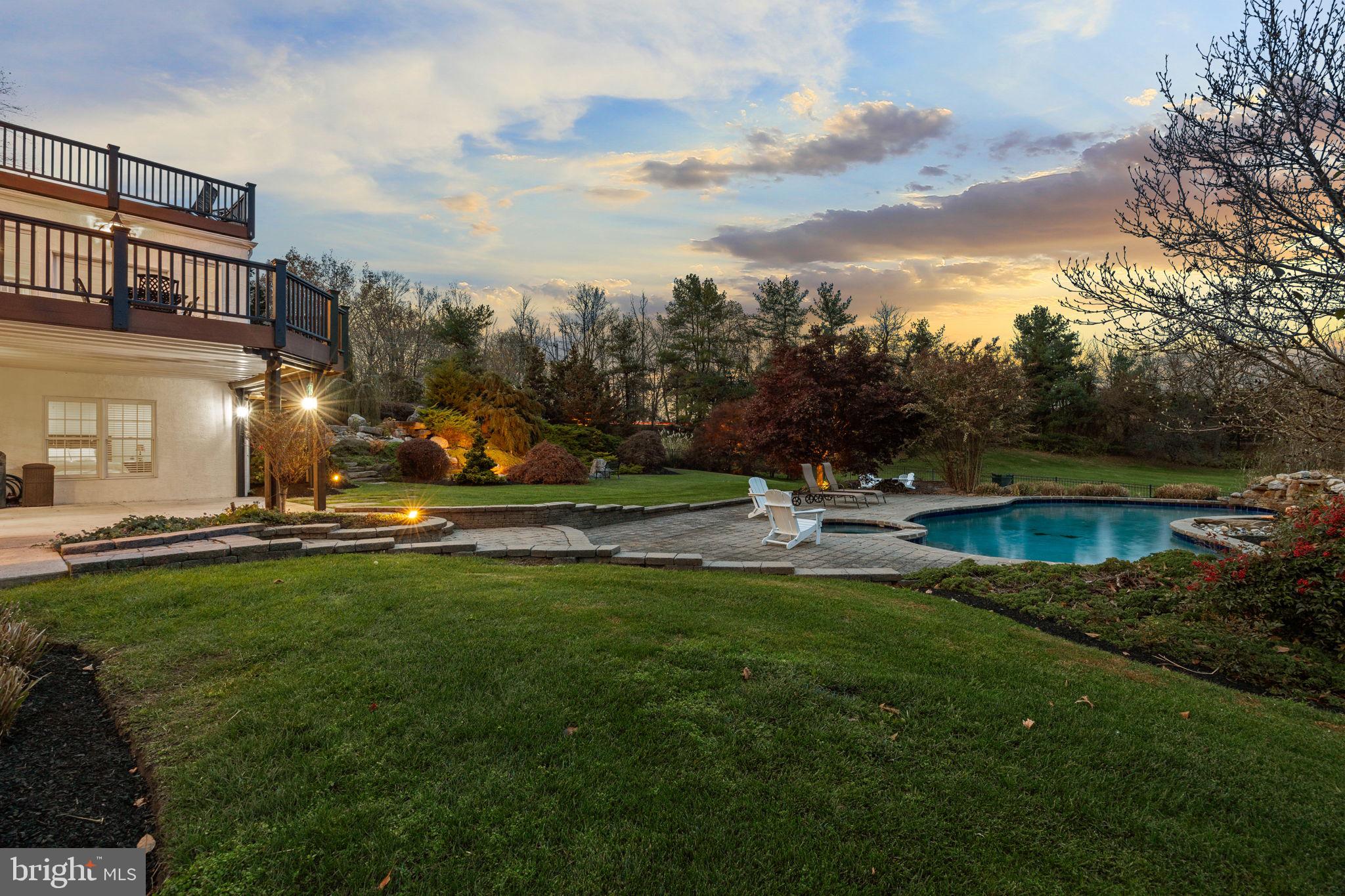 WINDY HOLLOW - Residential