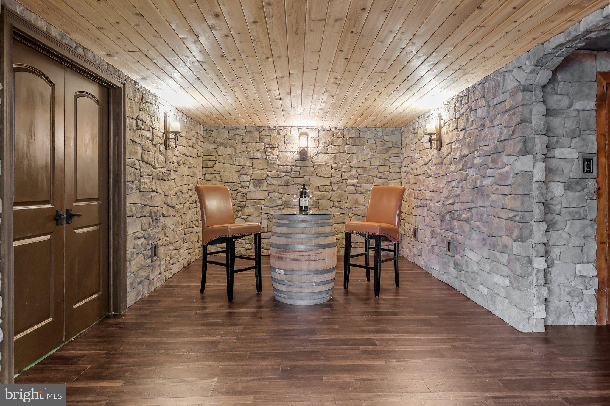 WINDY HOLLOW - Residential