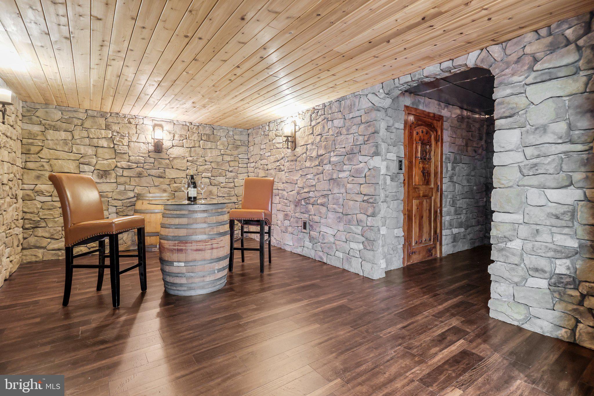 WINDY HOLLOW - Residential