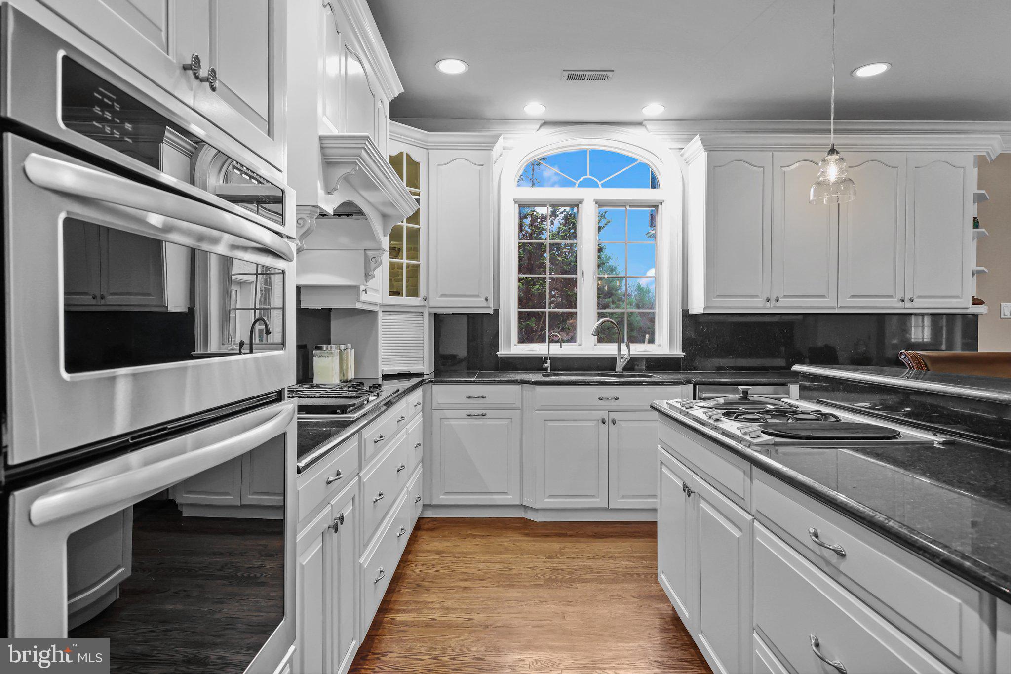 WINDY HOLLOW - Residential