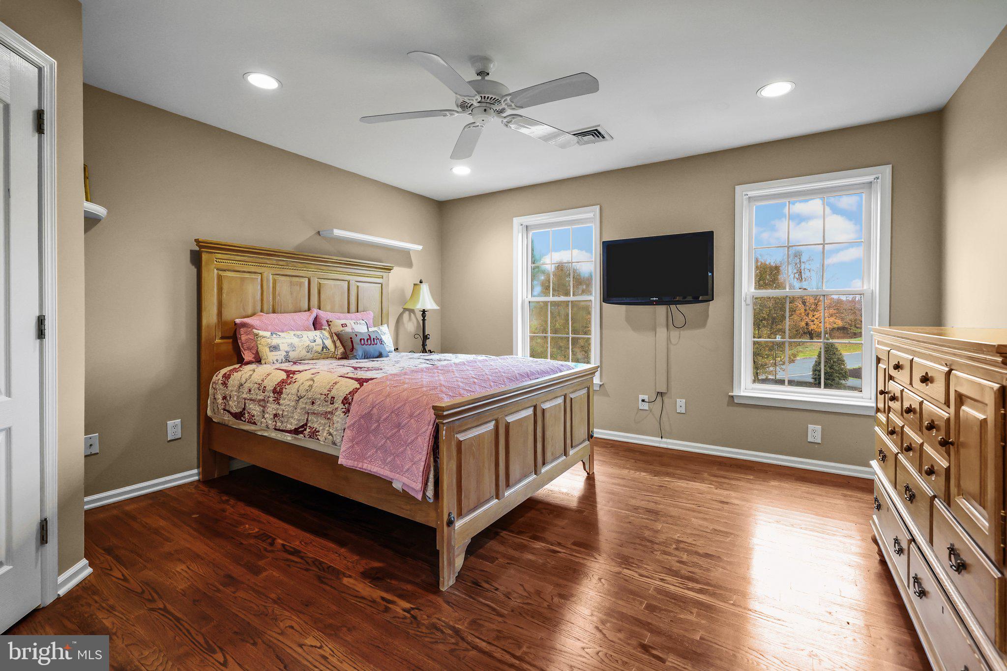 WINDY HOLLOW - Residential