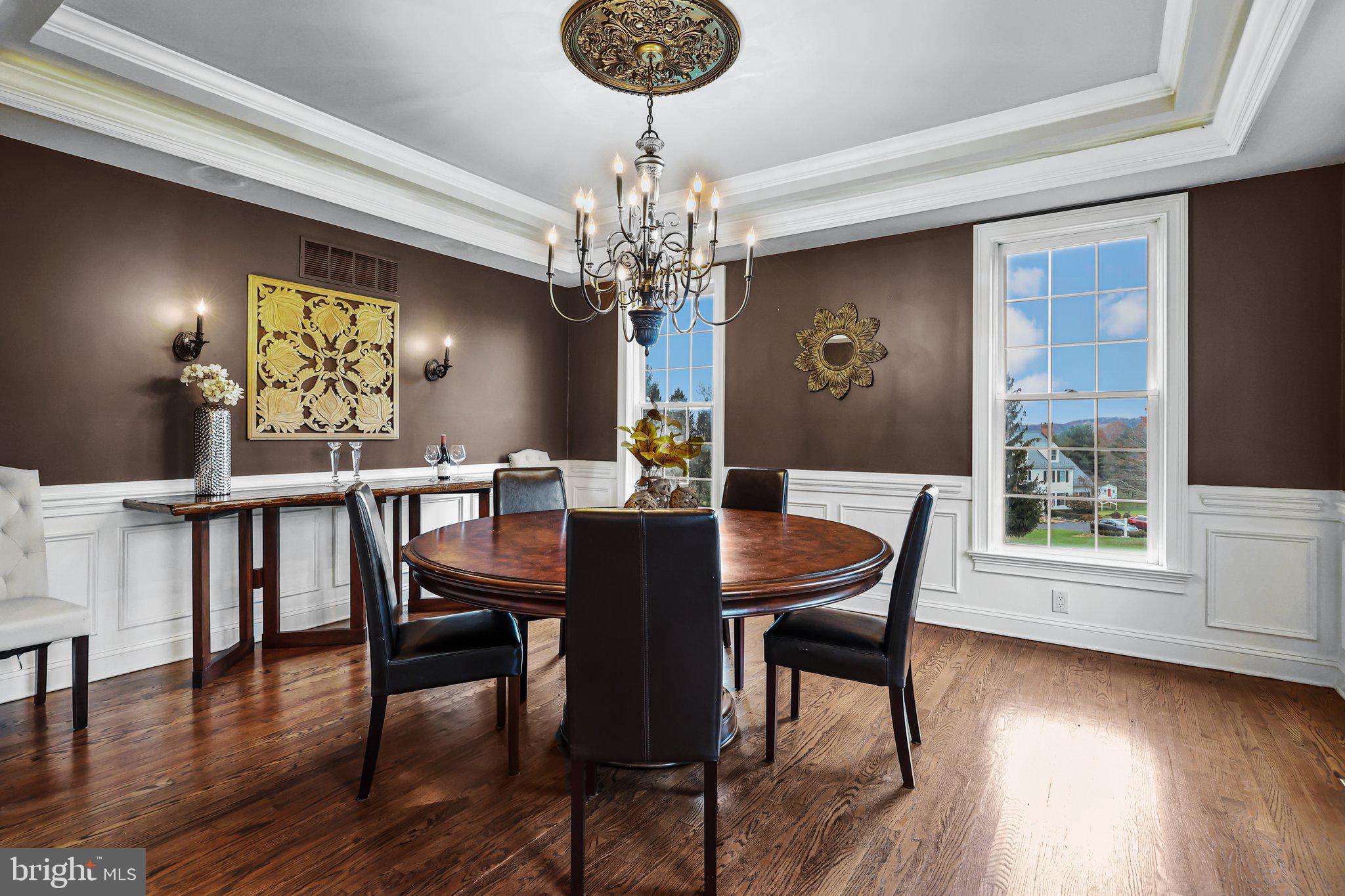 WINDY HOLLOW - Residential