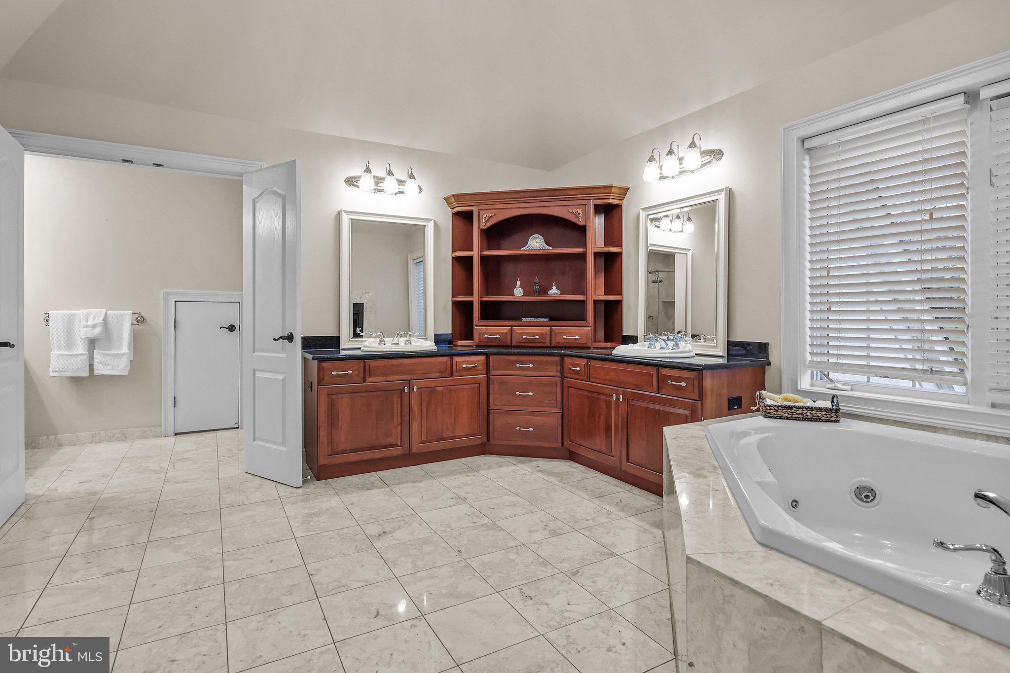 WINDY HOLLOW - Residential