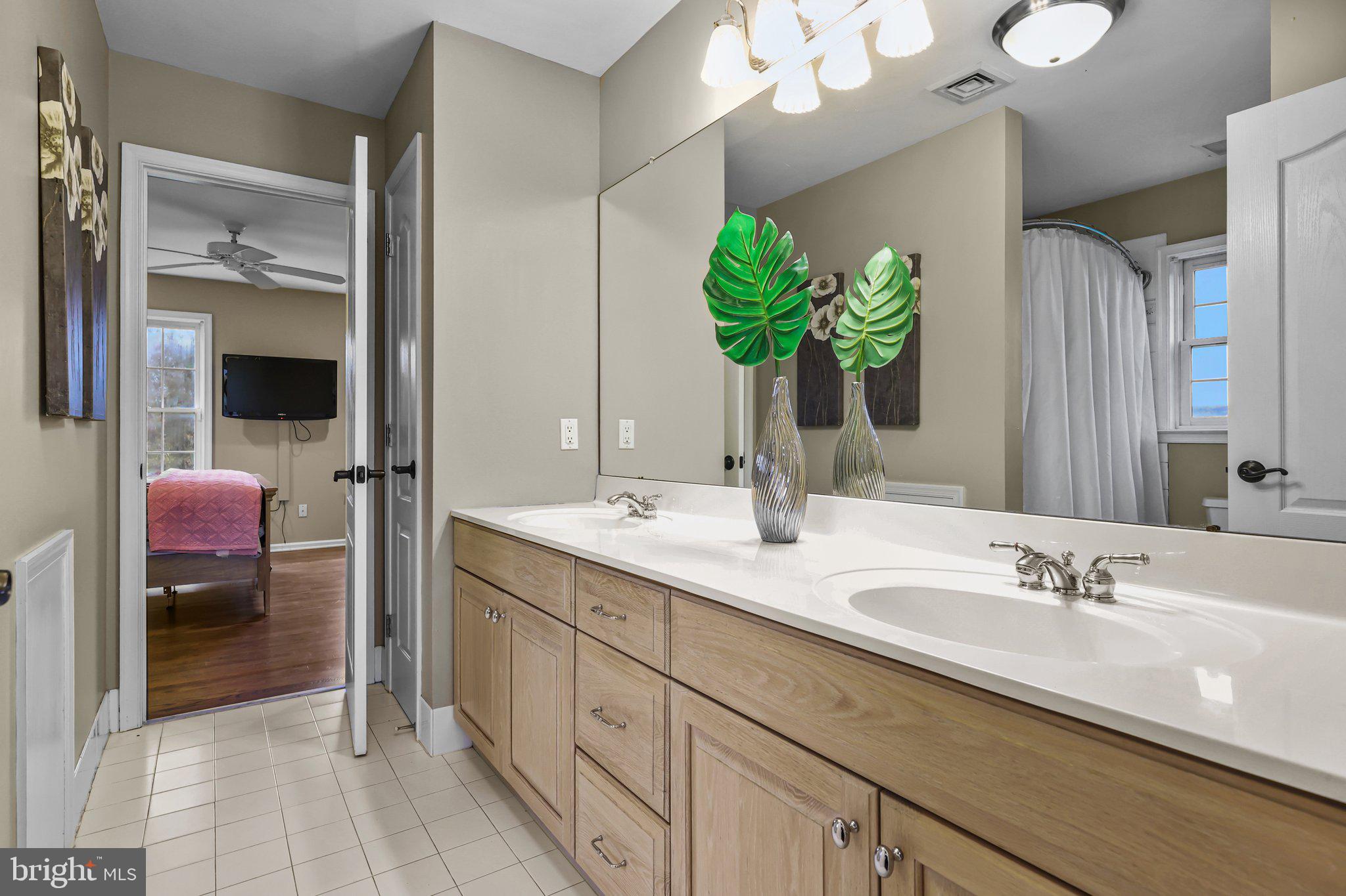 WINDY HOLLOW - Residential