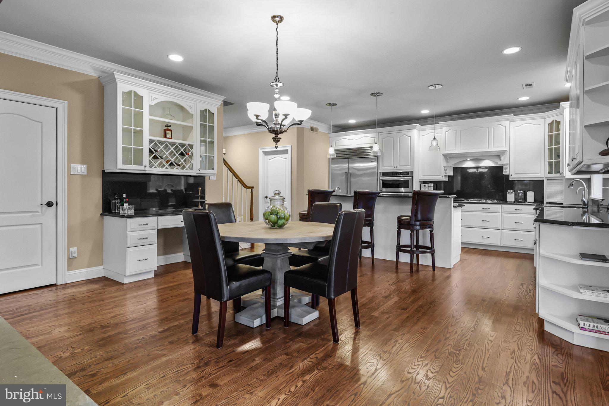 WINDY HOLLOW - Residential