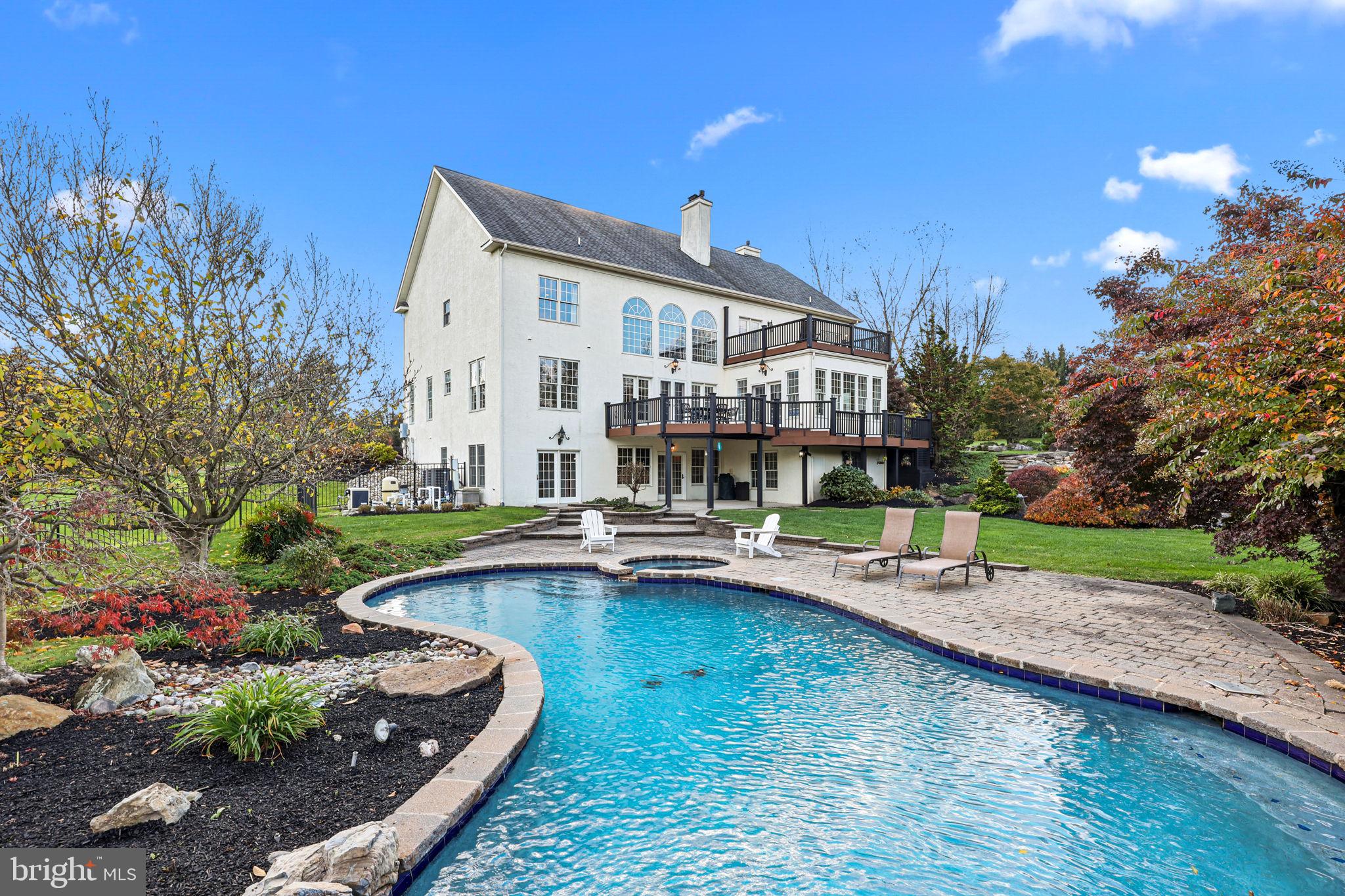 WINDY HOLLOW - Residential