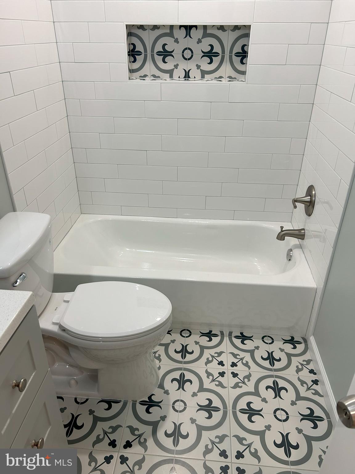 LINCOLN PARK - Residential Lease