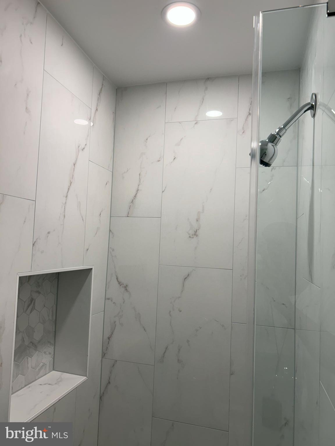 LINCOLN PARK - Residential Lease