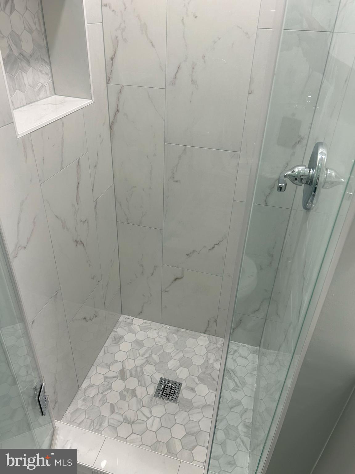 LINCOLN PARK - Residential Lease